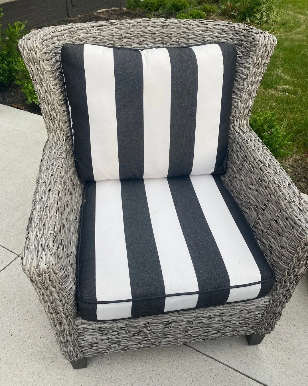 Most people treat the patio as the leftover space.
We treat it like a room, with a roof of sky.

It is the little things that make it feel finished.

Proper seating depth. A coffee table that actually fits a tray, a candle, and your wine. Lighting th