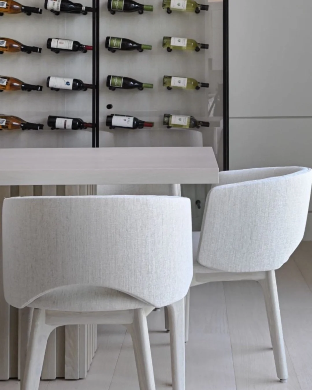 Some clients pour wine for two. Others pour for twenty.

Both deserve a home that supports the way they actually live.

Before we specify a single piece, we ask how often you host, how many usually come, who tends to land in the kitchen, and where th