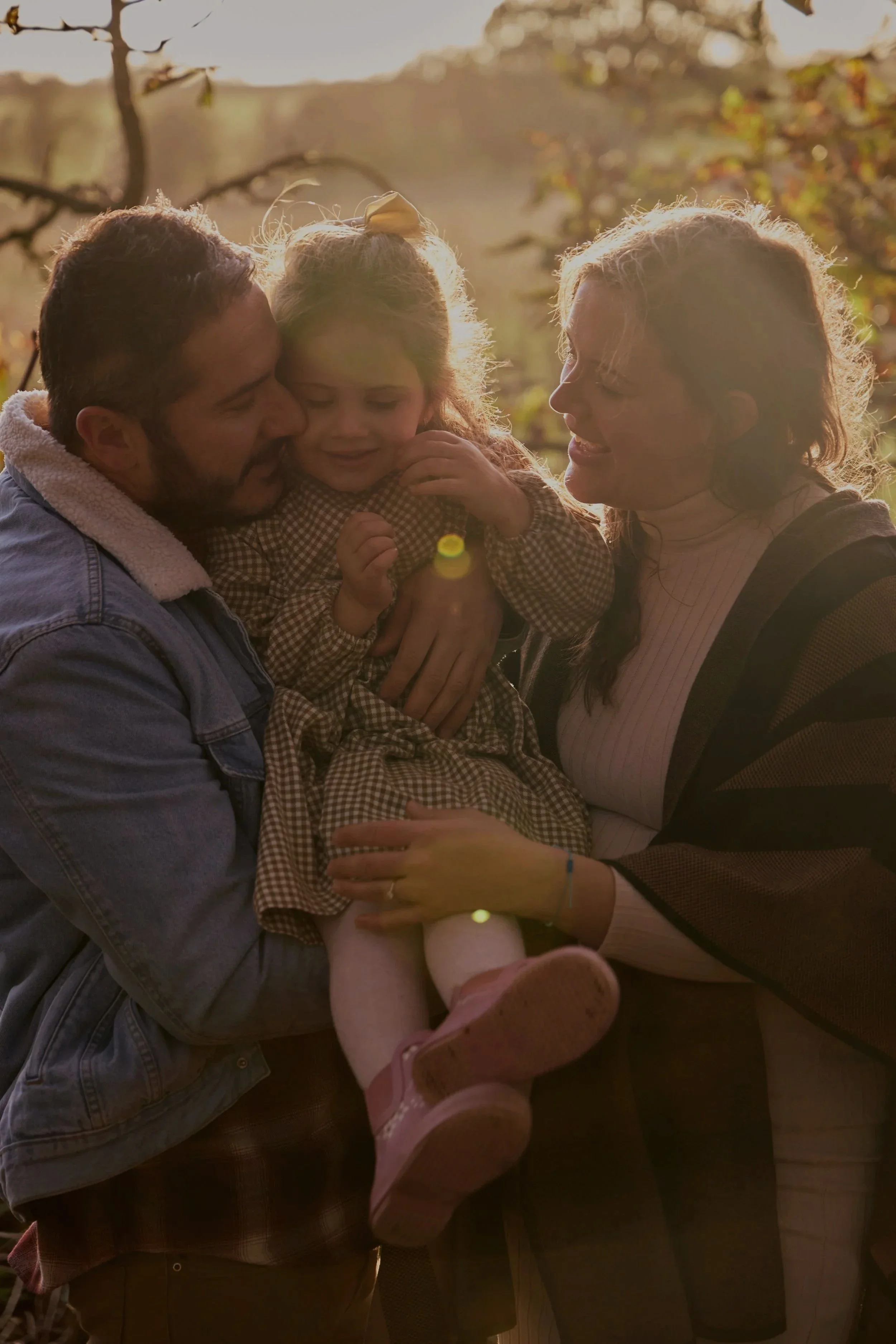Family, maternity and newborn photography in Oxfordshire Bicester natural moments relaxed