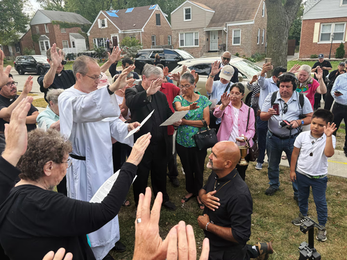 The Rev. Gary Graf receives a blessing at the start of his 800-mile pilgrimage from Dolton to Ellis Island.