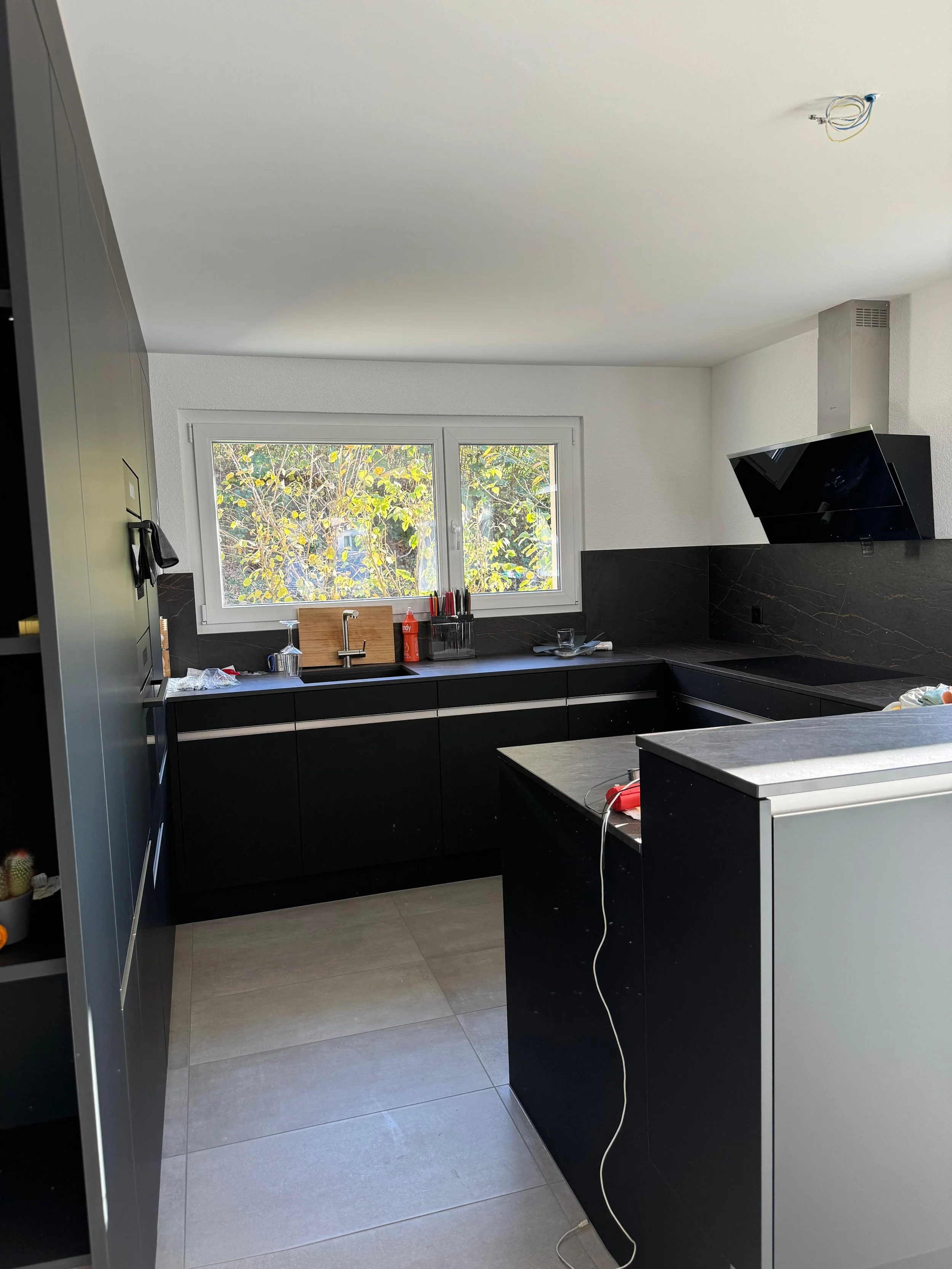 Küchenbau Schreiner Limmattal Zürich moderne Küche schwarz weiss