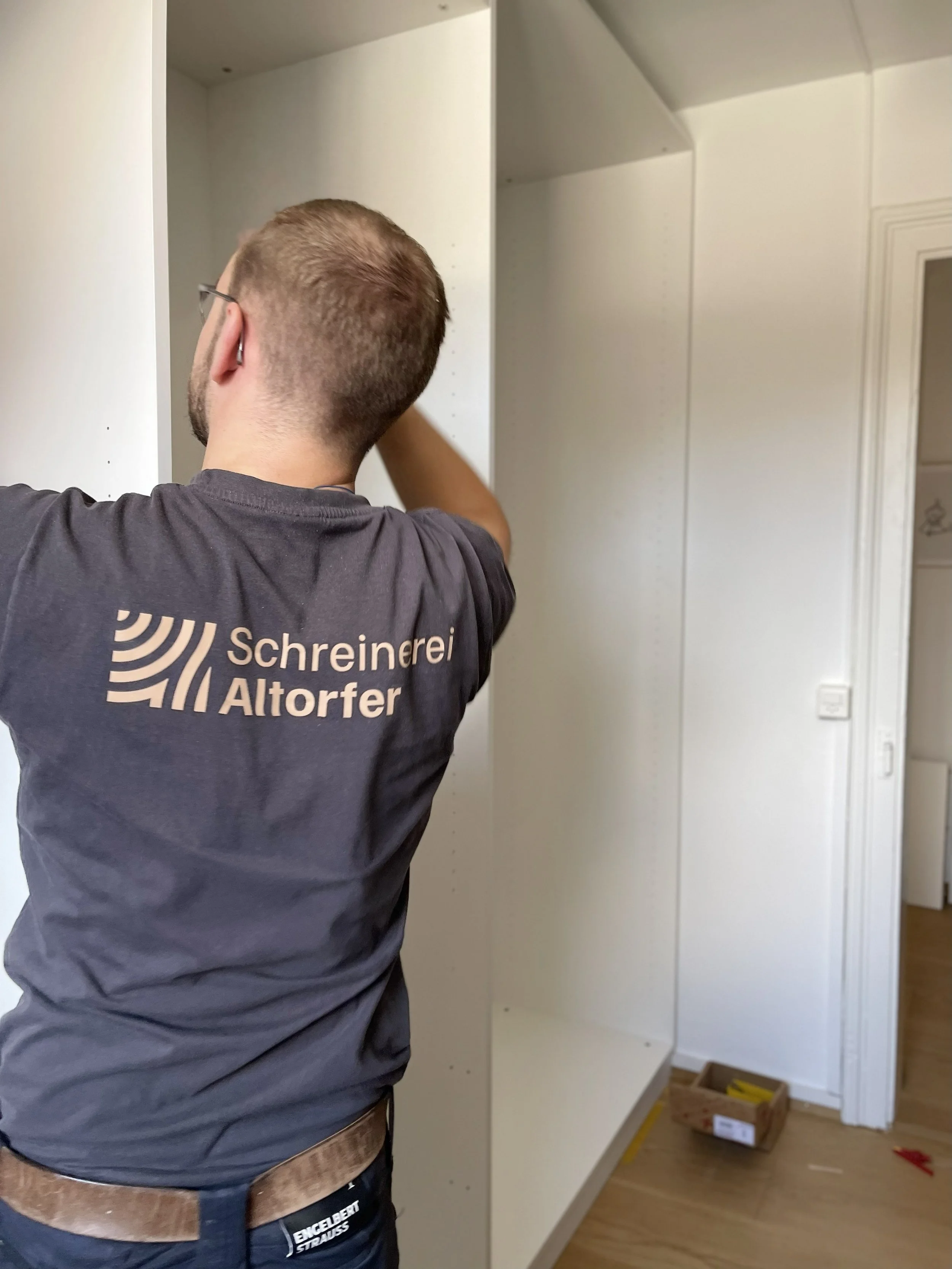 Einbauschrank Montage Schreiner Urdorf Zürich Möbel nach Mass