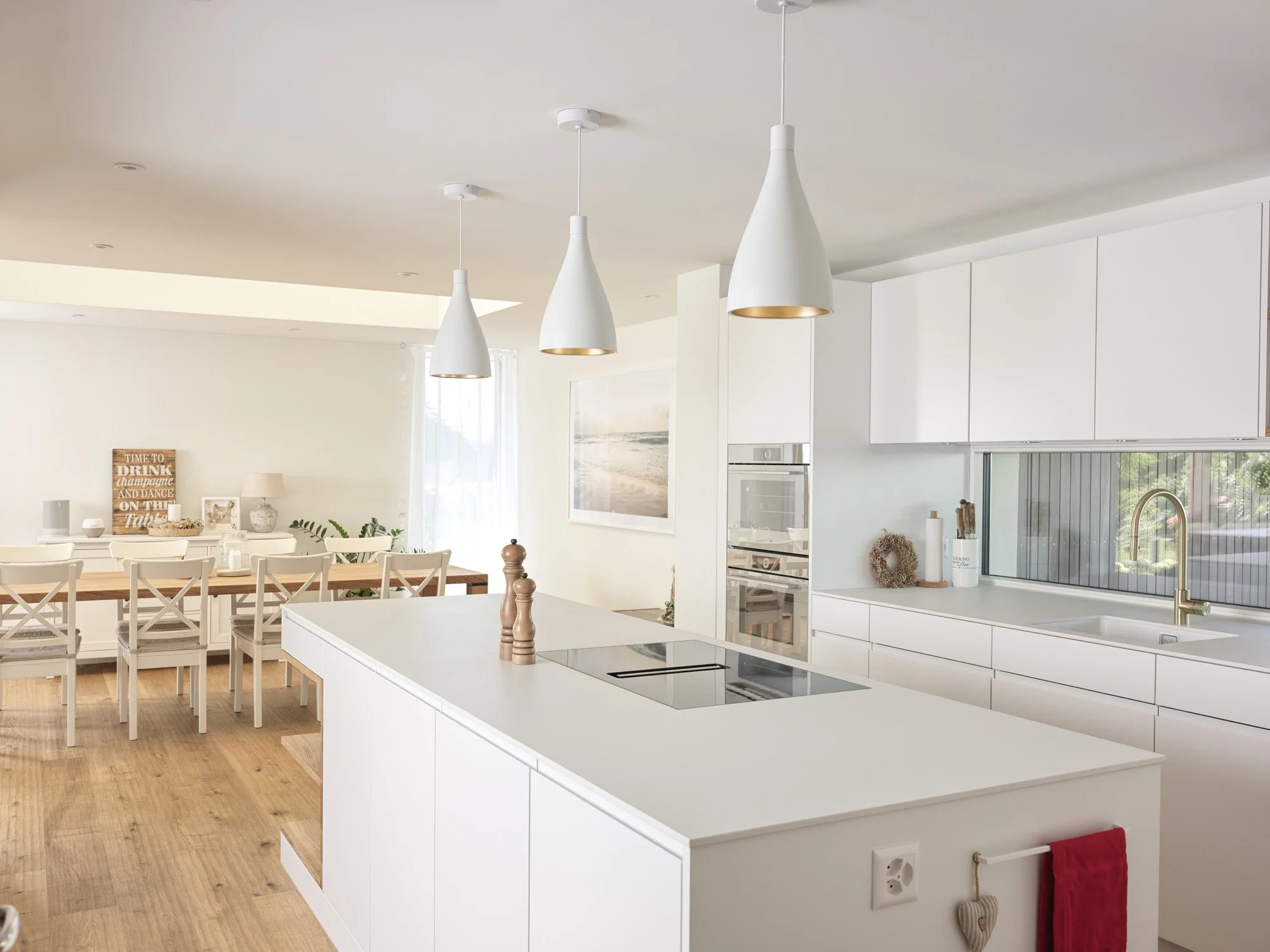 Moderne Küche mit Kochinsel – Küchenbau vom Schreiner in Dietikon Zürich