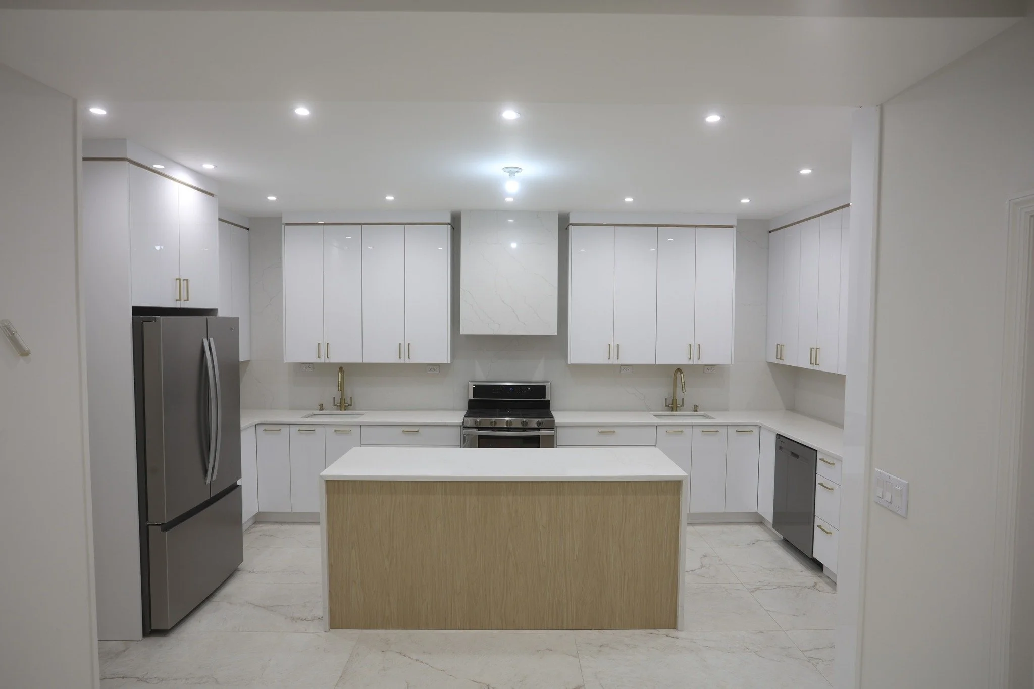 ✨Where luxury meets simplicity ✨

We create beautiful, functional kitchens designed with clarity, precision, and timeless elegance.

💡 Luxury. Simplicity. Clarity.

#CabernetKitchens #LuxuryKitchens #CustomCabinets #PremiumCountertops #KitchenDesign
