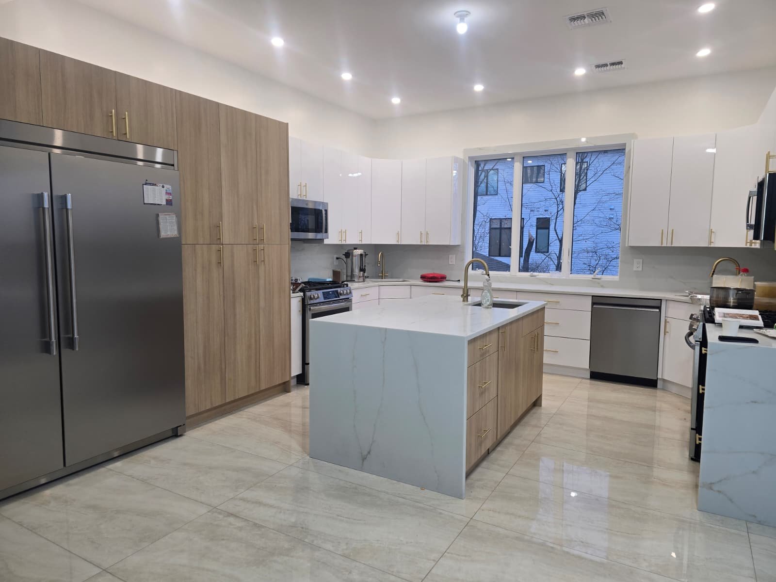 Good food deserves a great kitchen. We supply the cabinets. You supply the talent. 😏

#CabernetKitchens #KitchenGoals #LuxuryKitchen #CustomCabinets #KitchenDesign #ModernKitchen #HighEndKitchen #KitchenInspo