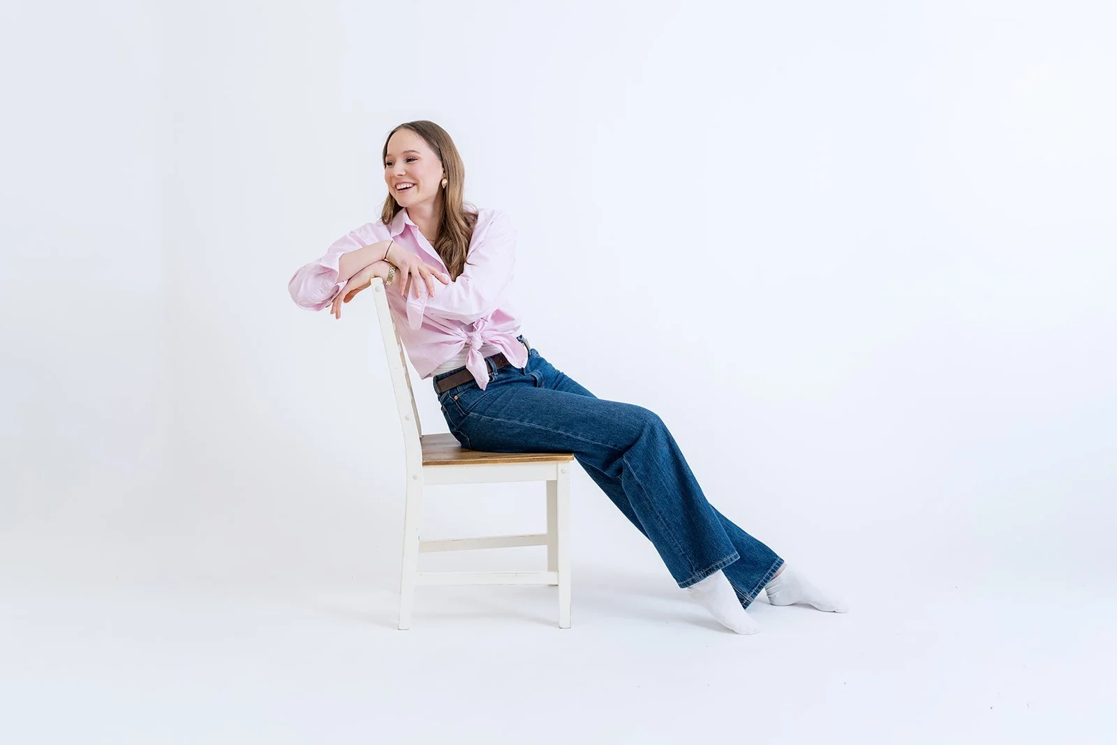 Portrait einer jungen Frau im Fotostudio Bad Ischl mit weichem Licht und natürlicher Ausstrahlung