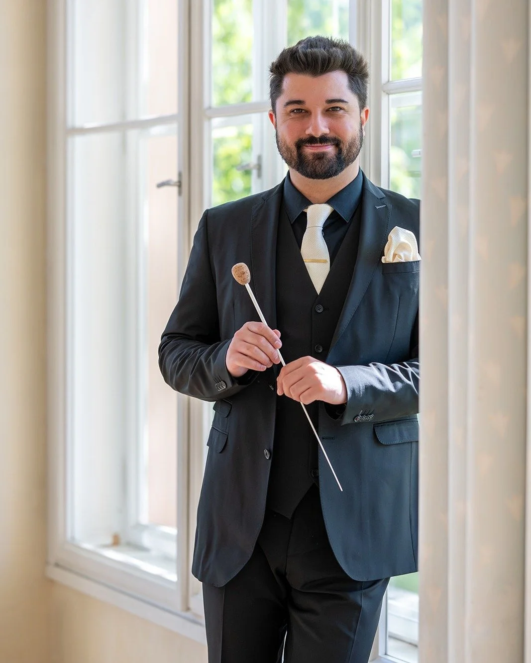 Vor kurzem durfte ich ein K&uuml;nstlerportrait mit Jakob Seiwald umsetzen. 🎻

Chefdirigent der Ischler Symphoniker,
Kurmusikdirektor in Bad Ischl
und Pr&auml;sident von Kulturkammergut.

Wir haben das ganz bewusst ruhig gehalten &ndash; ohne gro&sz