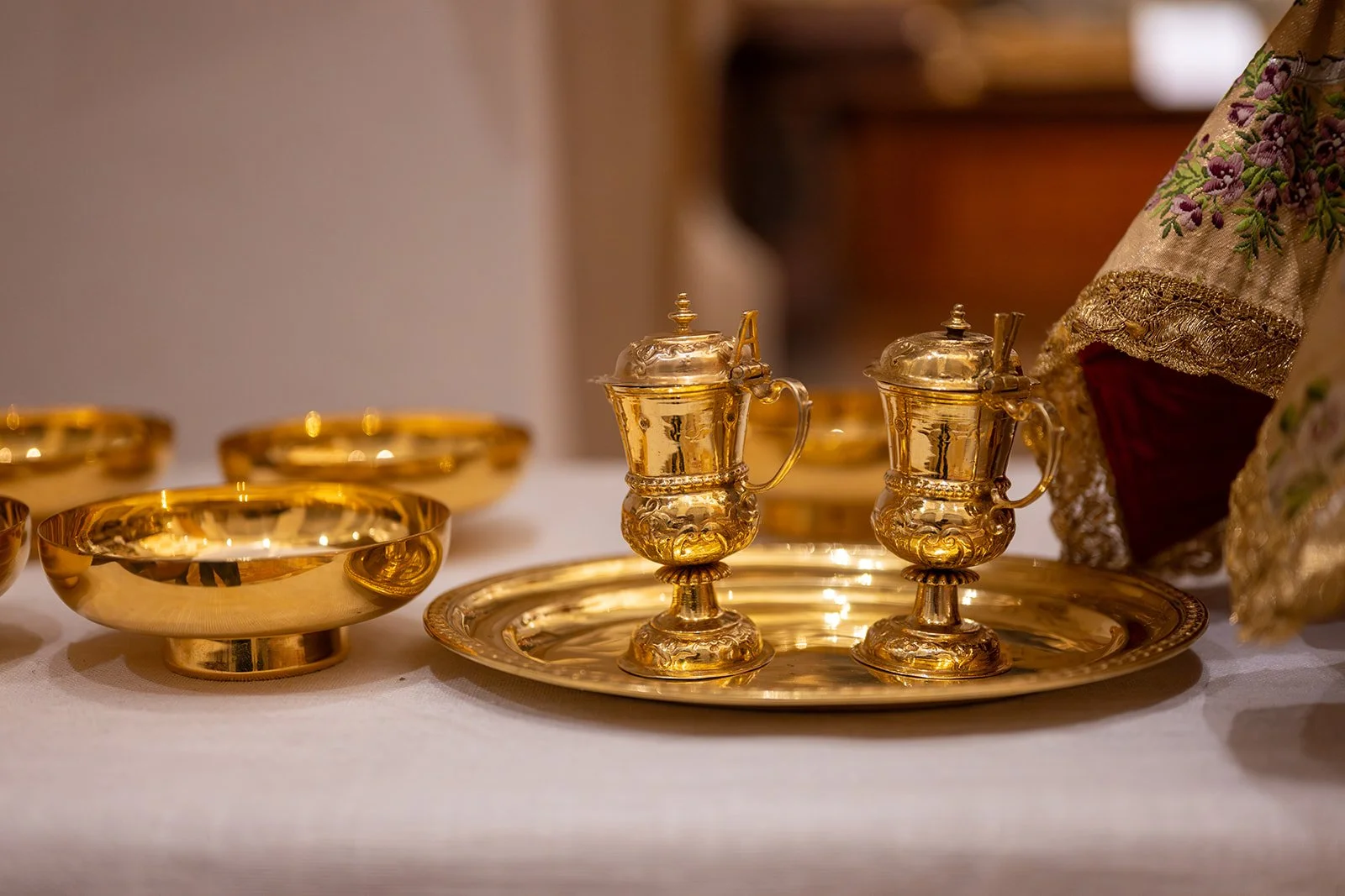 Katholische Liturgie in Österreich – liturgische Gefäße auf dem Altar