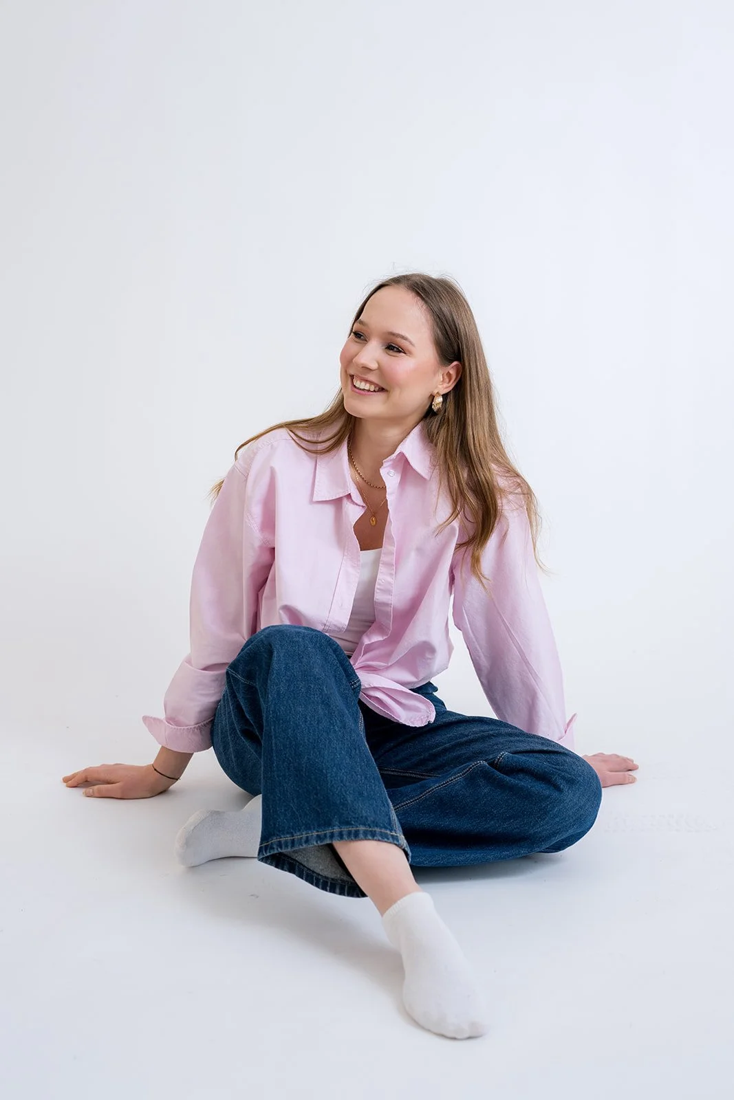 Professionelles Portraitshooting im Studio mit moderner Lichtsetzung und ausdrucksstarkem Portrait