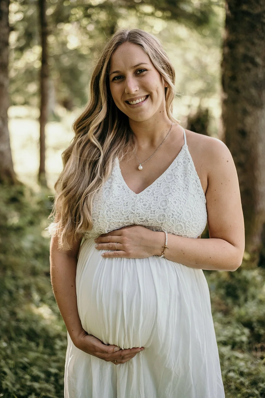 Babybauchshooting einer werdenden Mutter im Salzkammergut