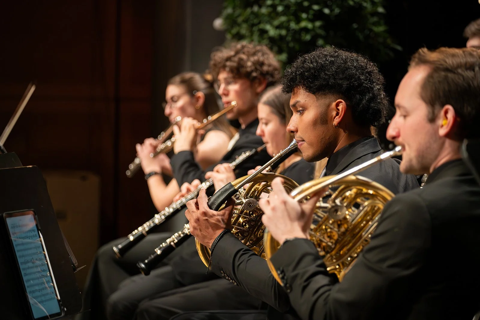 Konzertfotografie – Bläserensemble bei klassischem Konzert auf der Bühne