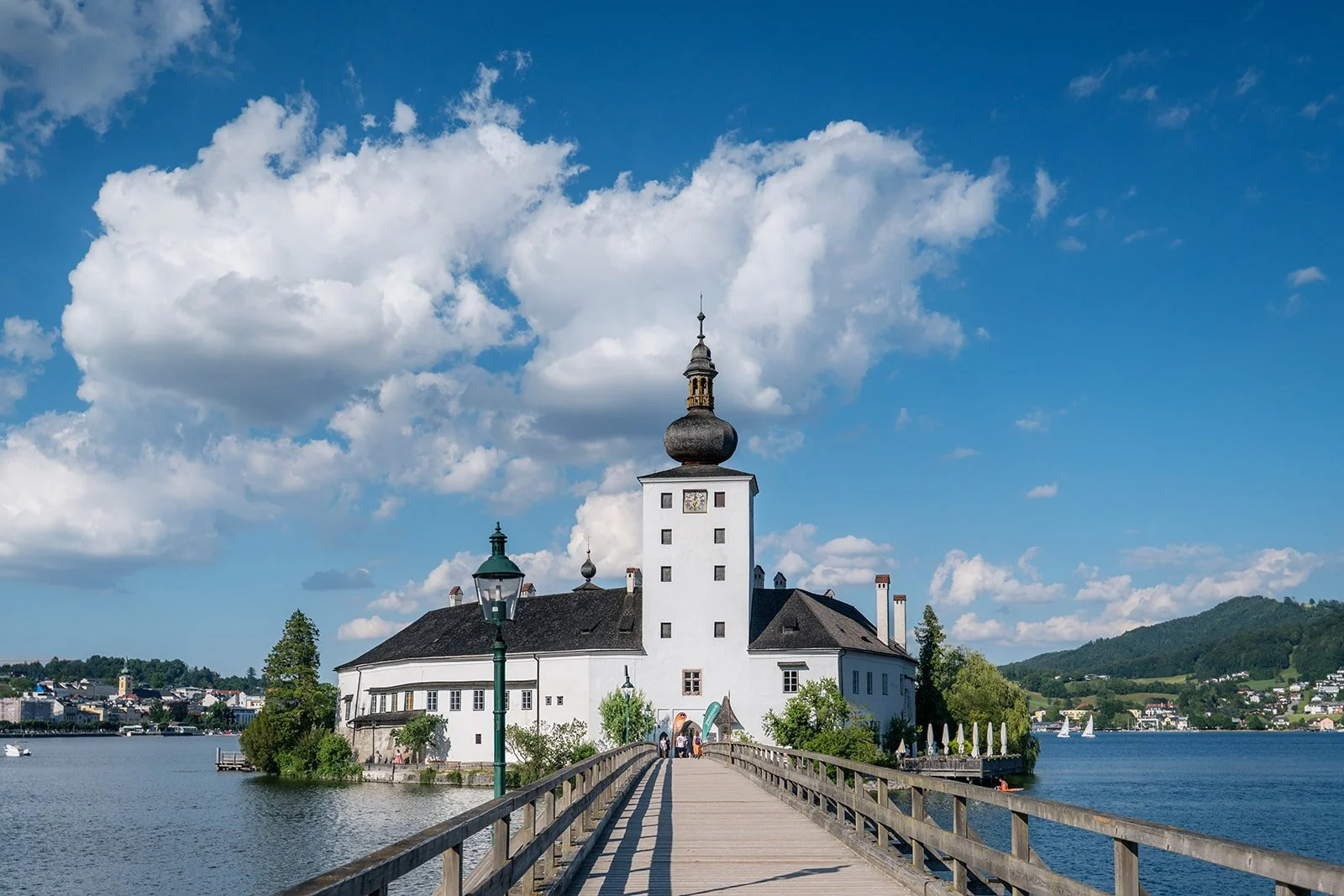 Eventfotograf Gmunden:  JW Sommerfest im Innenhof von Schloss Ort