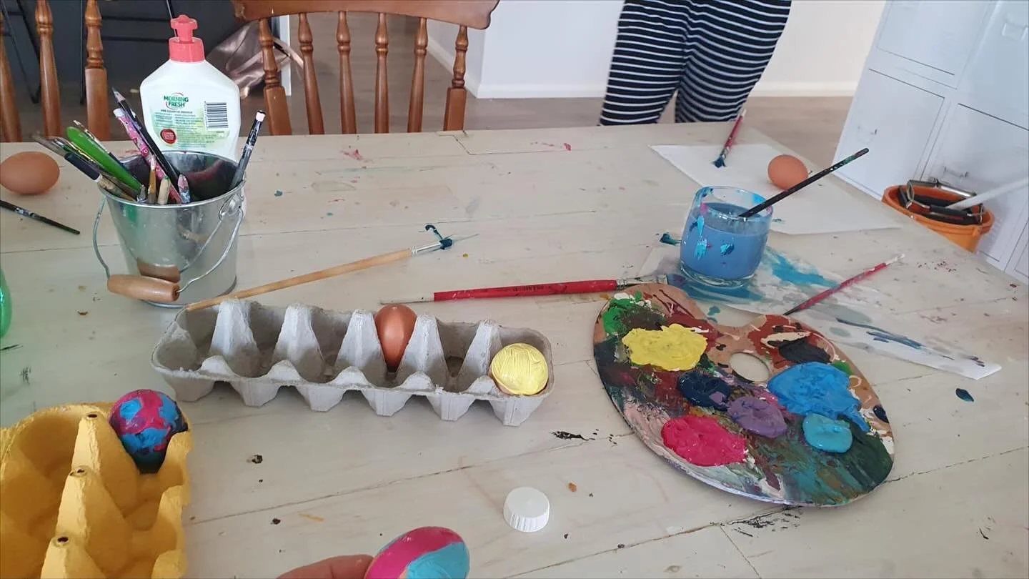 🐣 Easter Egg Painting for Kids 🐣

@queenandhoney is running a fun Easter egg painting session at the Growers Hub on Saturday 28th March.

Kids will paint their own real eggs and take home a small Easter decoration with two hanging eggs.

Sessions:
