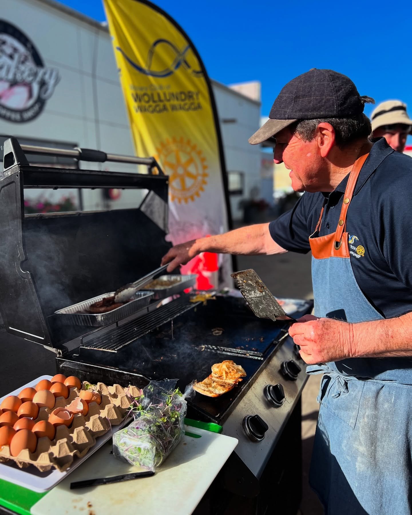 Come on down and grab some brekky! All made with produce from the amazing growers hub team!  Sausages from @oldmancreek bacon from @stockinpiggle Radish micro&rsquo;s, pickled mushrooms and eggs from @tenthousandharvests onions and tomato&rsquo;s fro