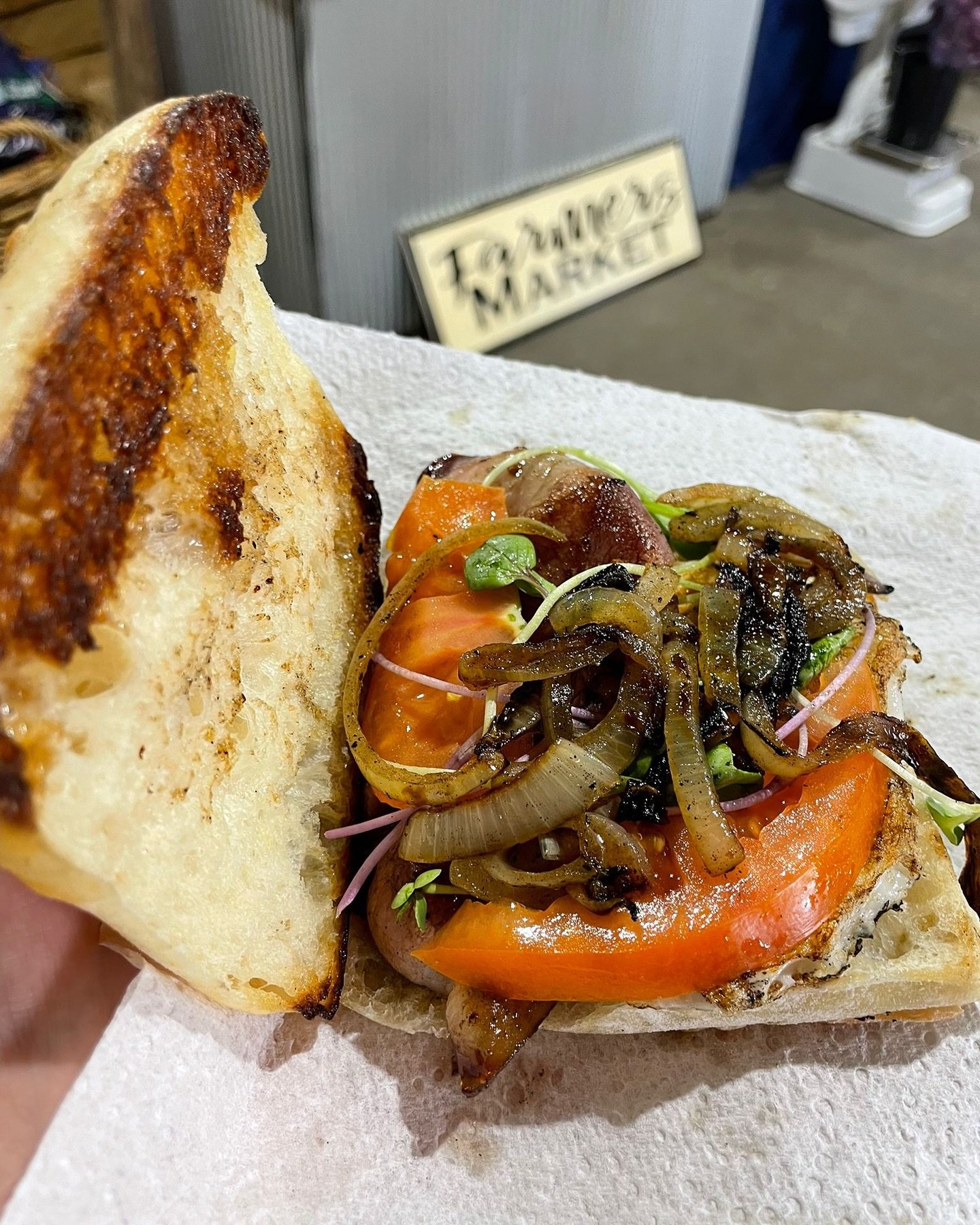 Today is market day! Come on down and grab the most amazing bacon and egg rolls in town! Fresh produce, flowers, coffee, meat and so much more! See you soon.  #growershub #wagga #visitwagga #marketday #farmersmarket #riverina #freshproduce #baconande