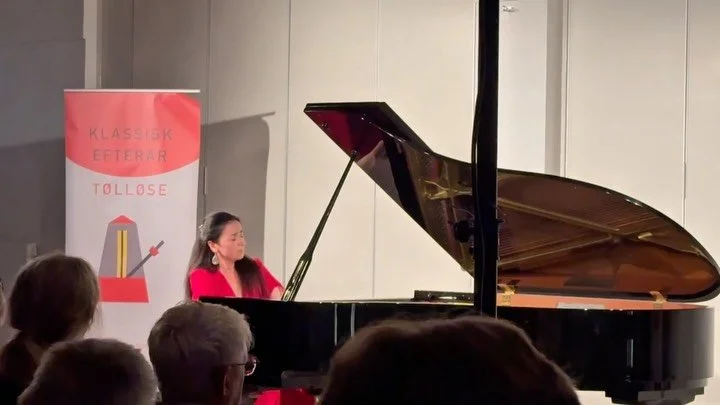 Tusind tak til alle der kom til min koncert i torsdags hos Klassisk Efterår Tølløse! 🍁🍂🎶❤️‍🔥
Jeg elsker at lege og være kreativ med programmet og var derfor mega spændt på at spille mit nye program Piano