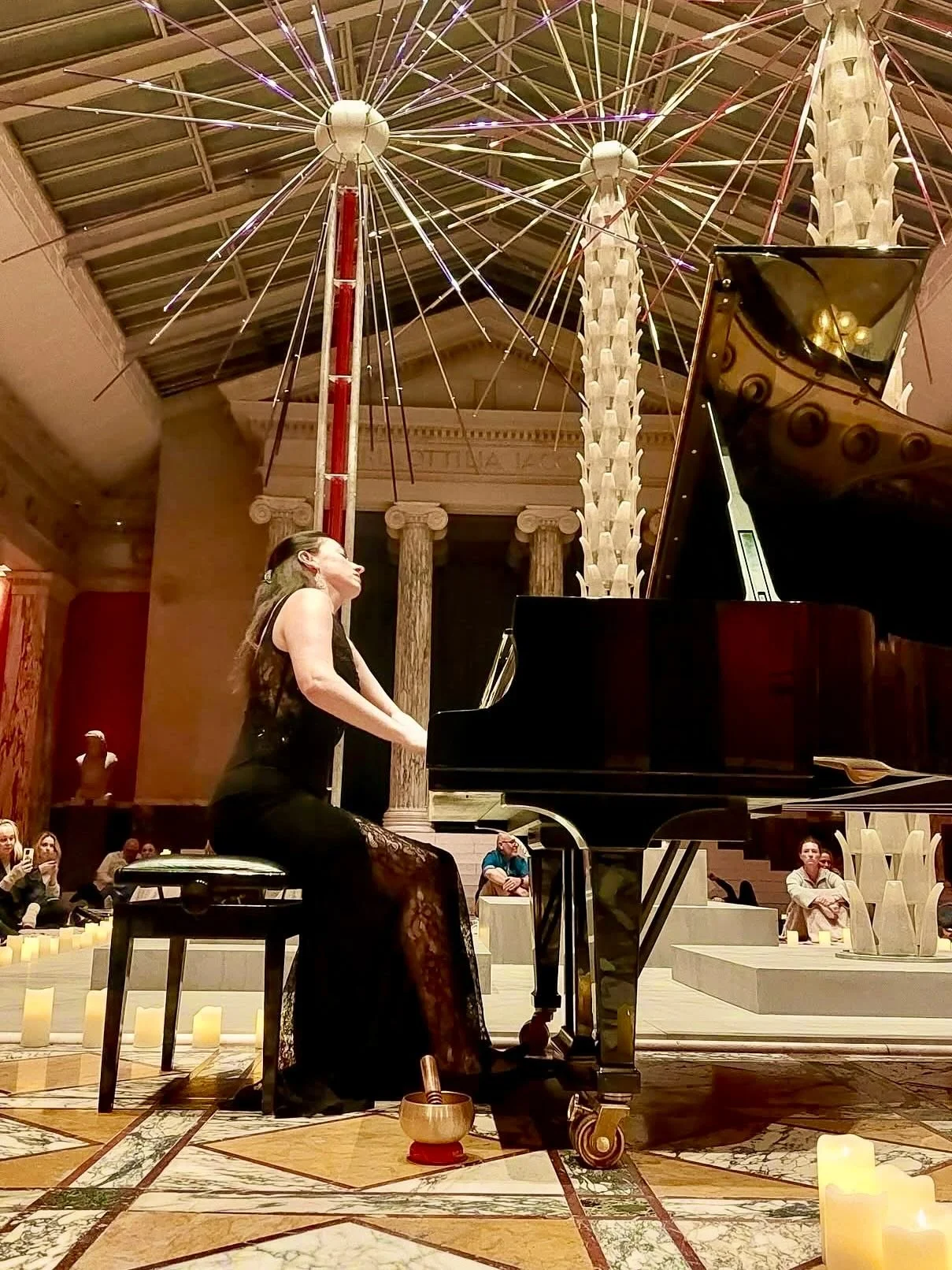 Af ❤️ tak til alle jer der kom til Fordybelseskoncerterne p&aring; @glyptoteket i torsdags 🫶🫶🫶
Det er en s&aelig;rlig og r&oslash;rende oplevelse for mig at sidde der ved flyglet omgivet af jer alle sammen - i stille n&aelig;rv&aelig;r og lytning 