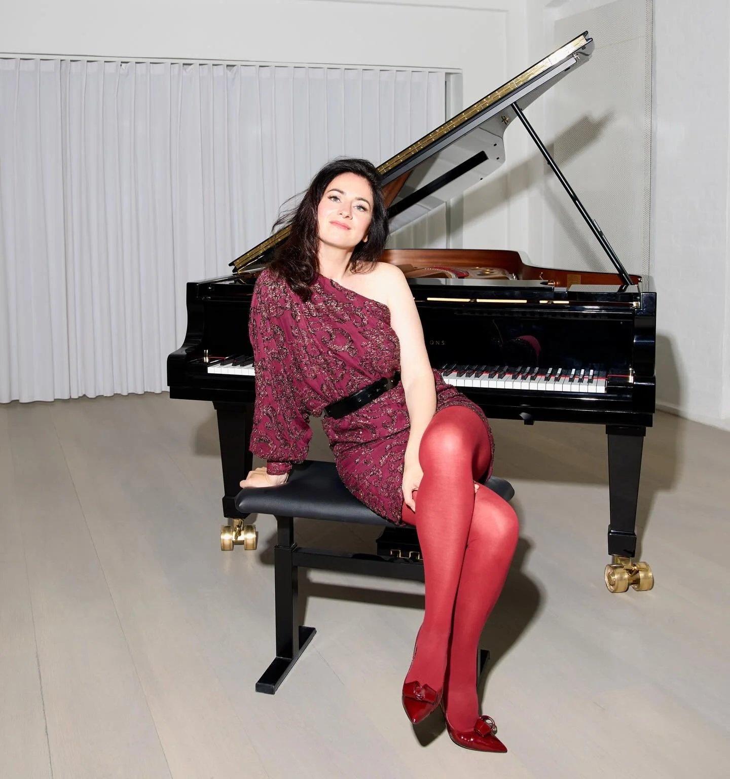 Jeg s&oslash;ger en samarbejdspartner ❤️✨

Efter et utroligt aktivt koncert&aring;r har jeg brugt starten af &aring;ret p&aring; at gent&aelig;nke m&aring;den, jeg strukturerer mit arbejdsliv p&aring;. Jeg er kommet frem til, at jeg gerne vil inviter