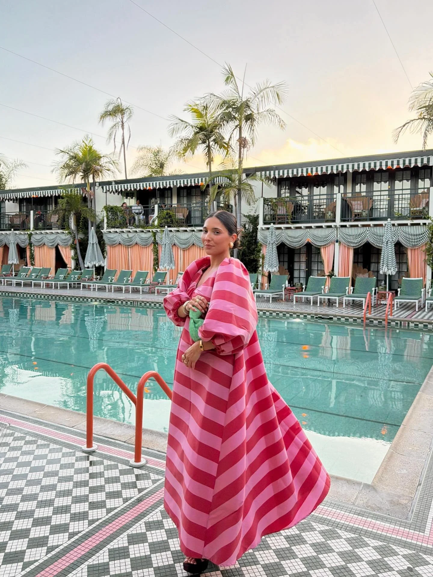 The girl behind the phone 🤳🏽🎀

Hi, I&rsquo;m Sarah &mdash; a content creator based in Austin, Texas, capturing weddings and events with an editorial yet effortless approach. I grew up in Houston before moving to New York City to study fashion styl