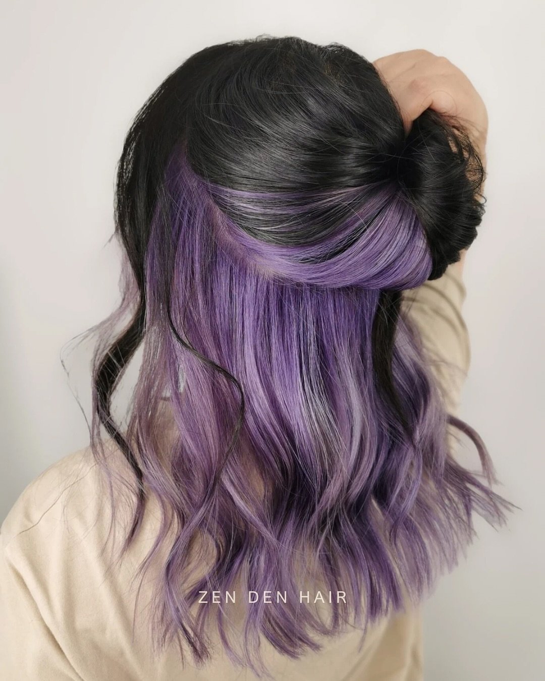 Soft lilac panels perfectly blended under a dark base for a soft yet vibrant, dimensional finish by @alysonthehairstylist

The Breakdown: 

Highlights (panels): @pulpriothair Semi-Permanent Lilac (light purple)

Book with Alyson today!

✨Text | 778.2