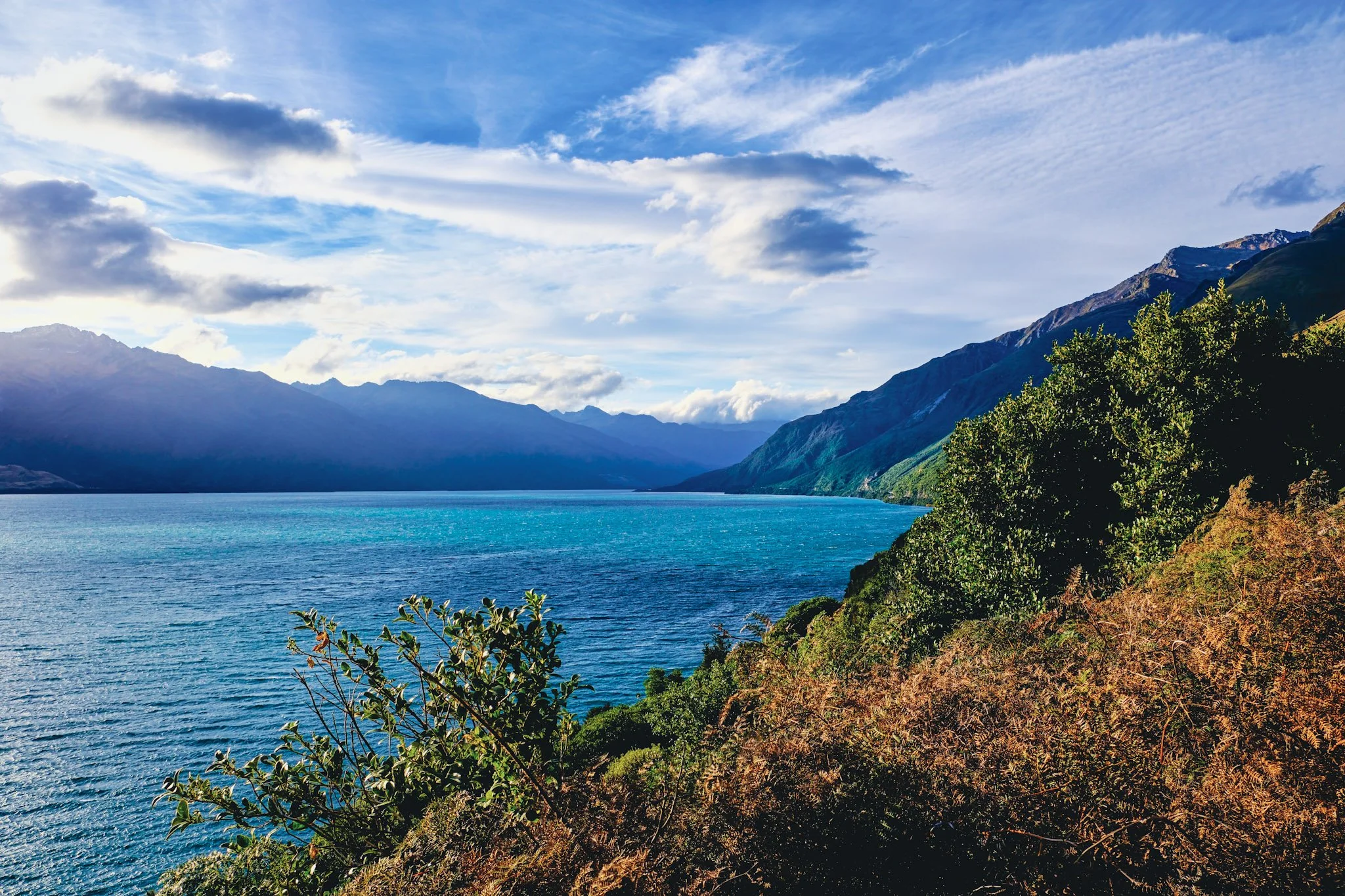 Blue lake + wild peaks = pure escape (Lake Wanaka)