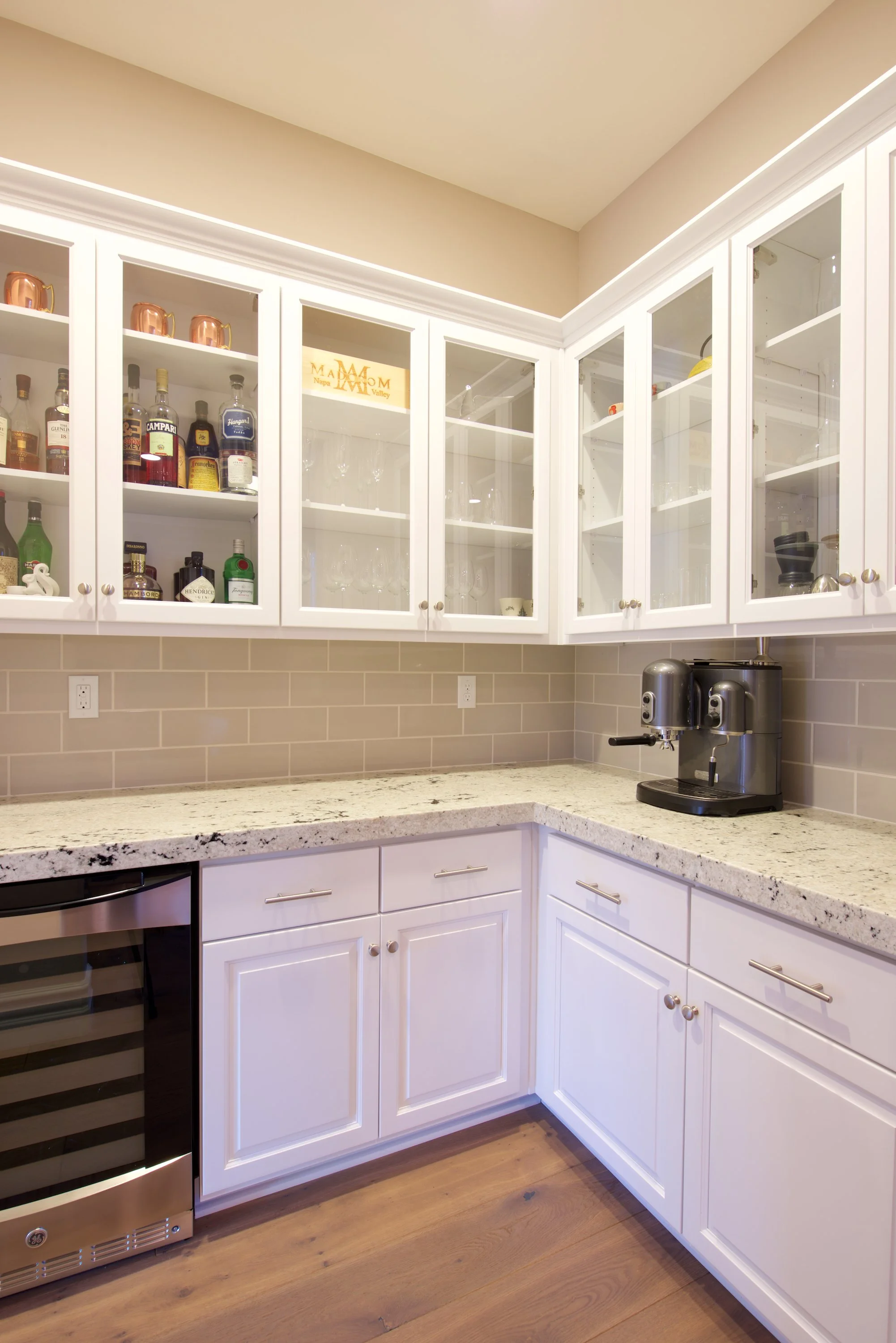 09 Butler's pantry.jpg