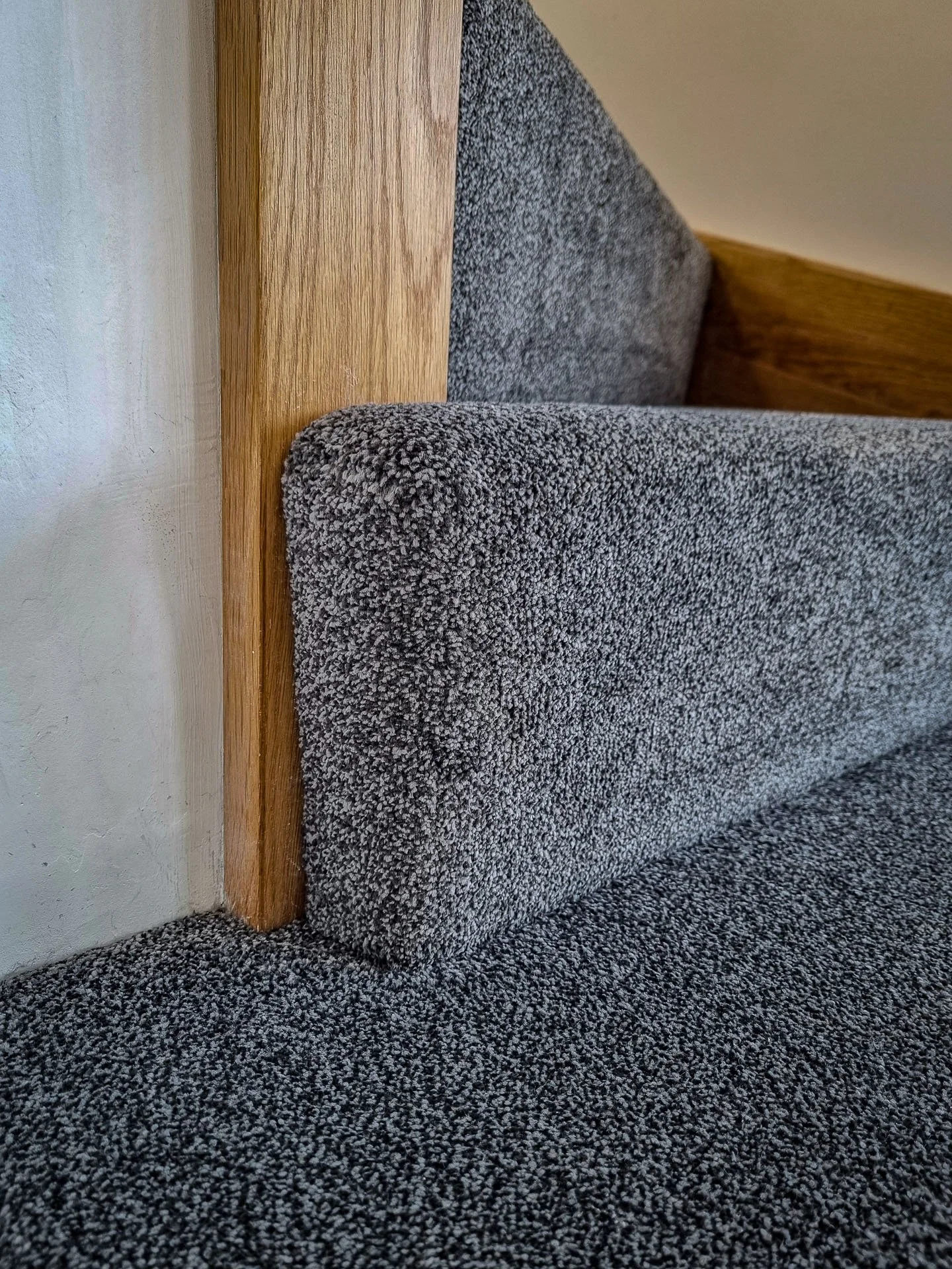 carpet-stairs-stiched-bullnose-curved-matwell-vinly-newbuild-Skye-5.jpg