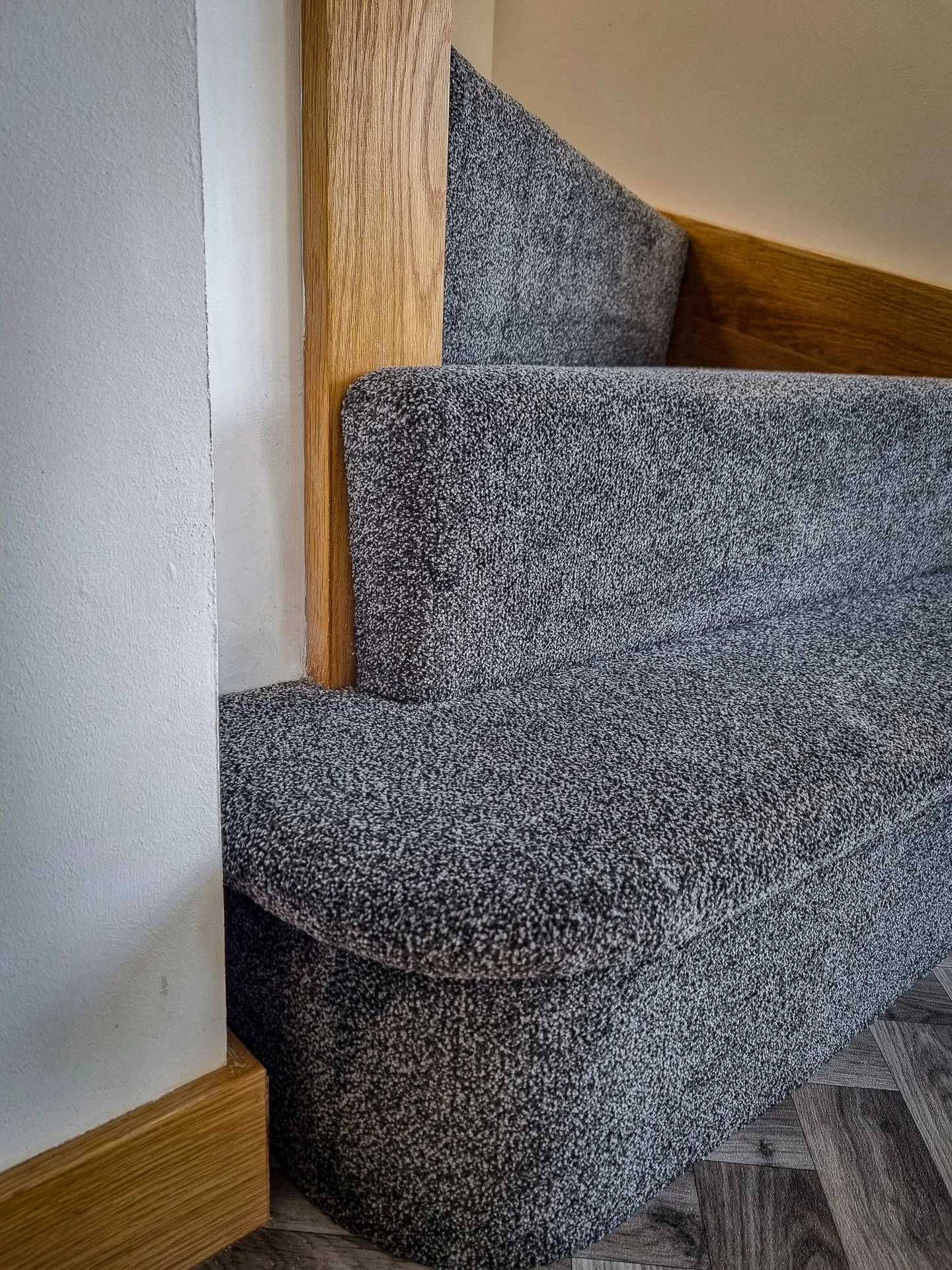 carpet-stairs-stiched-bullnose-curved-matwell-vinly-newbuild-Skye-4.jpg