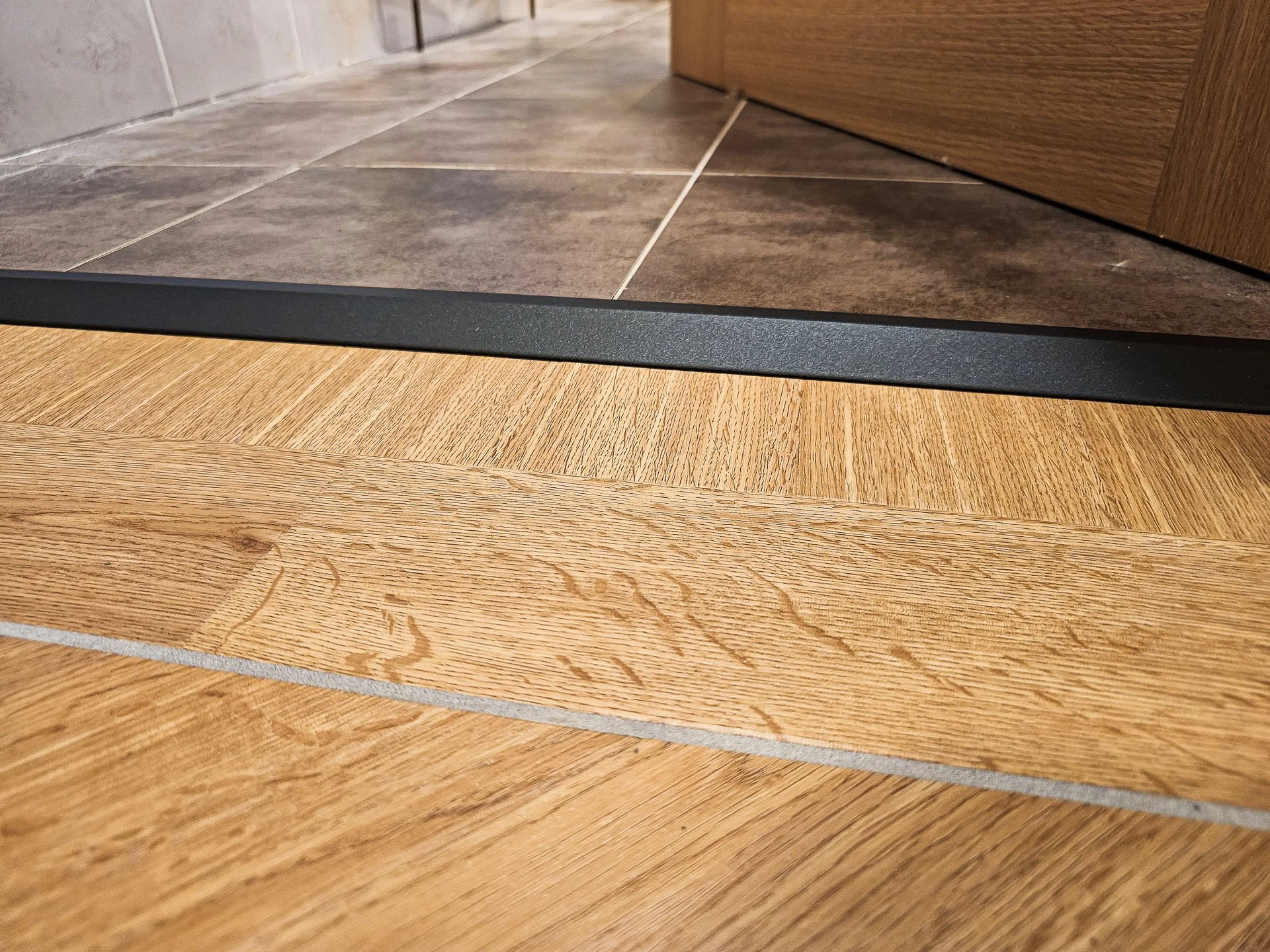 warm-oak-lvt-45-border-design-skye-2.jpg