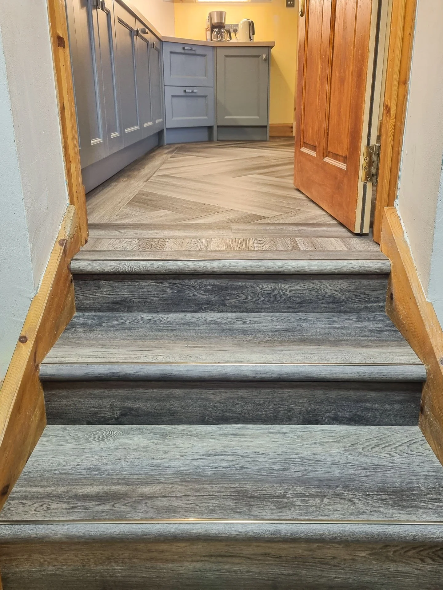 herring-bone-fullplank-lvt-stairrods-liftstyle-floors-skye_-2.jpg