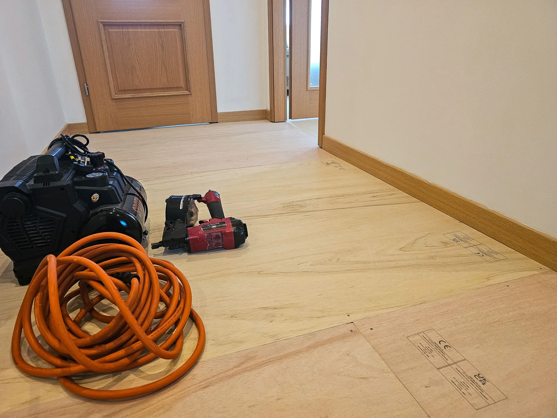warm-oak-lvt-45-border-design-skye.jpg