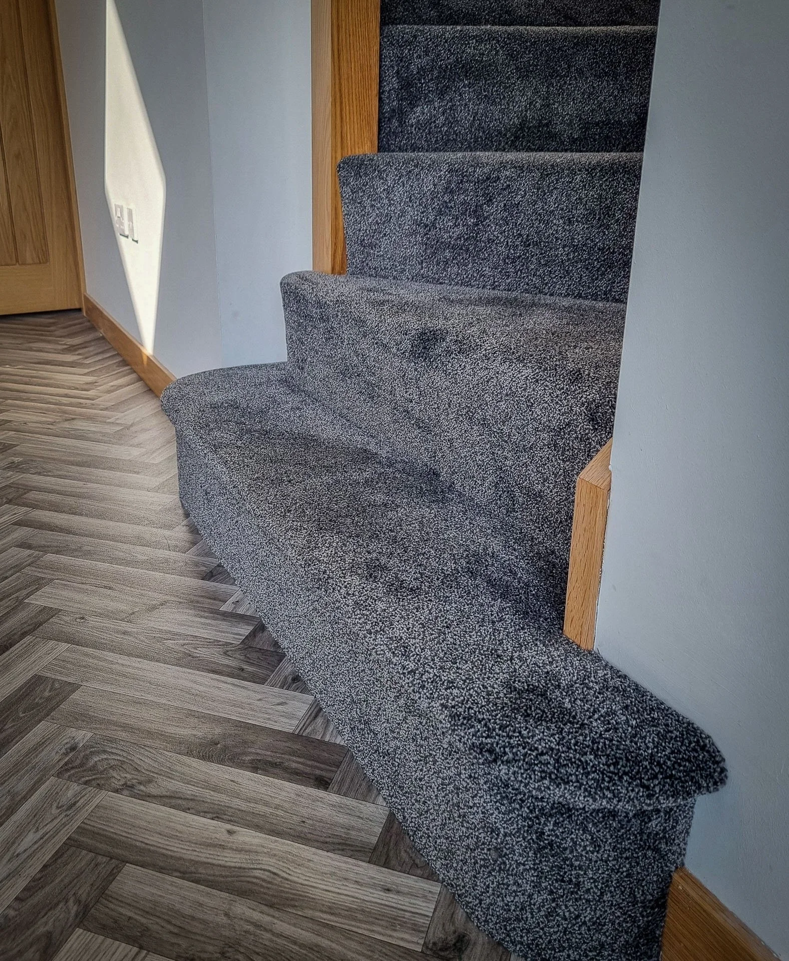 carpet-stairs-stiched-bullnose-curved-matwell-vinly-newbuild-Skye-6.jpg