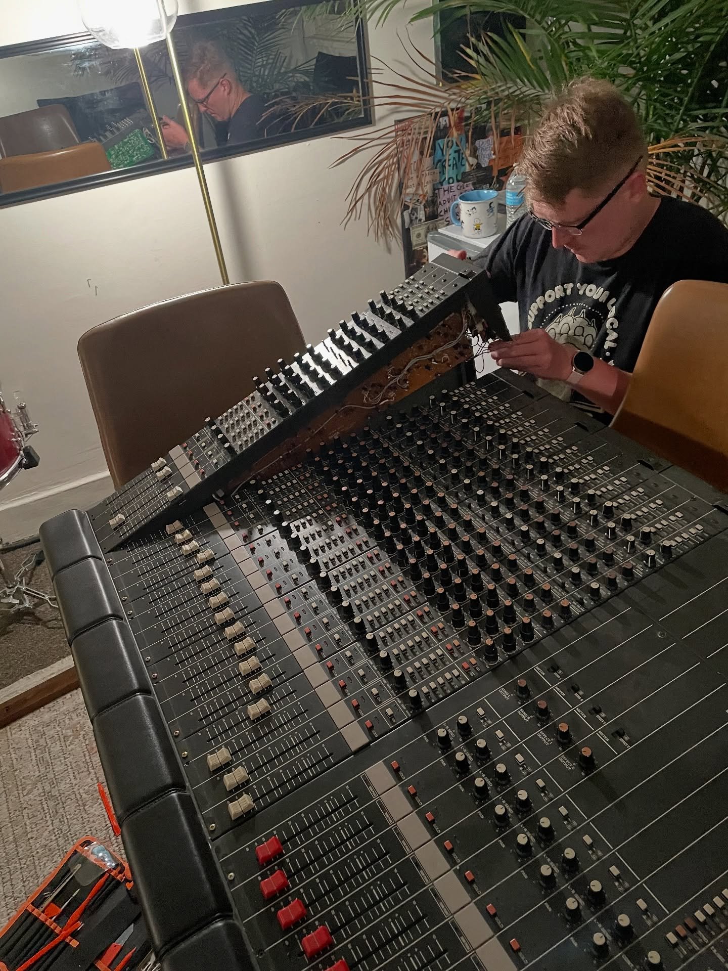 @robotsmakingmagic came by recently to do repair on one of our RAMSA WR-TM20 channels.
Christian is a wonderful tech in the Denver area! Reach out if you need a fix!