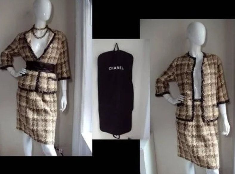 CHANEL VINTAGE 1960's HAUTE COUTURE NUMBERED TWEED 2PC SUIT REWORKED BY HEMMING SLEEVES HEMMED ABOVE WIRST DUE TO FABRIC DAMAGE - 2015