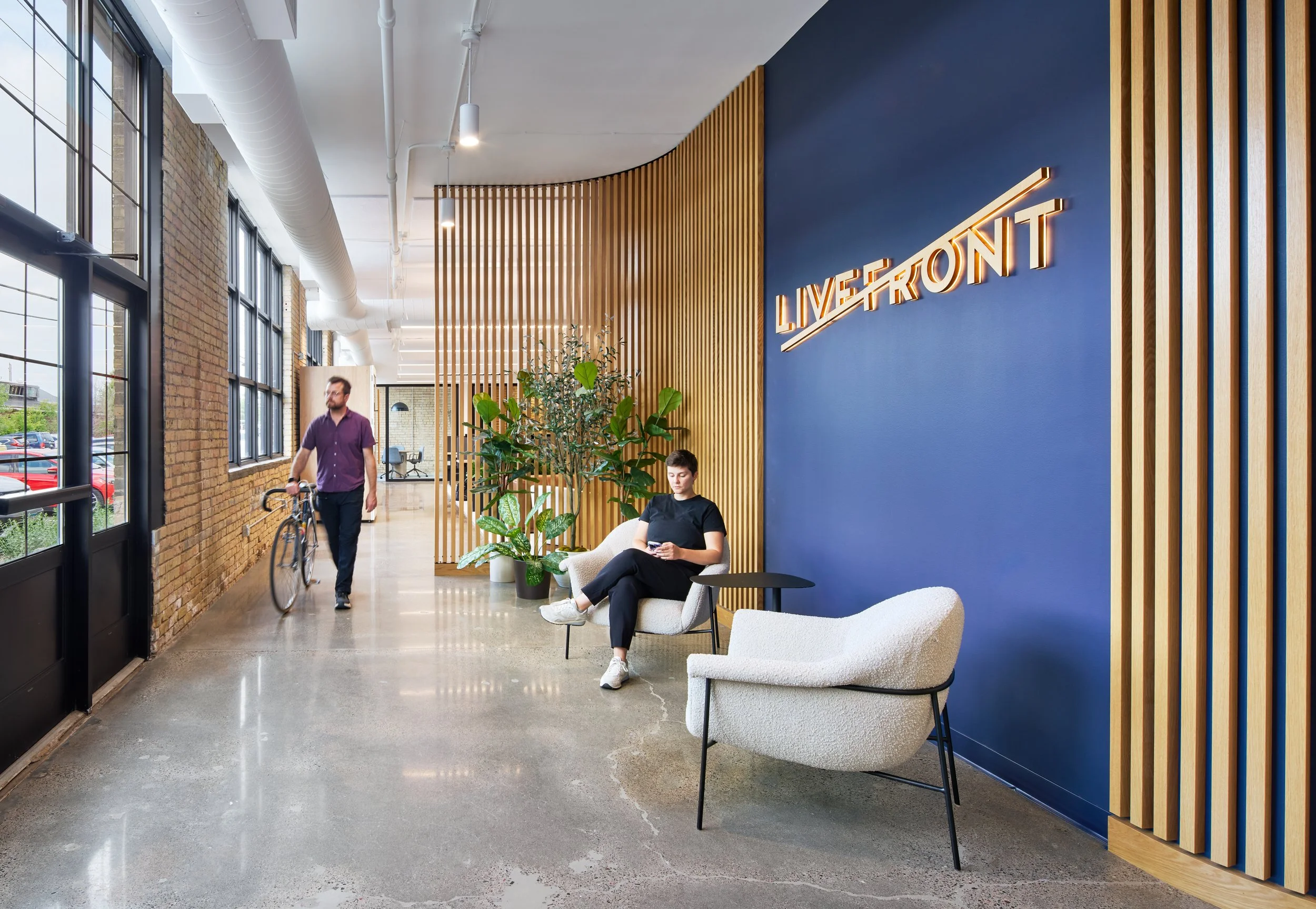 Livefront_03.jpg