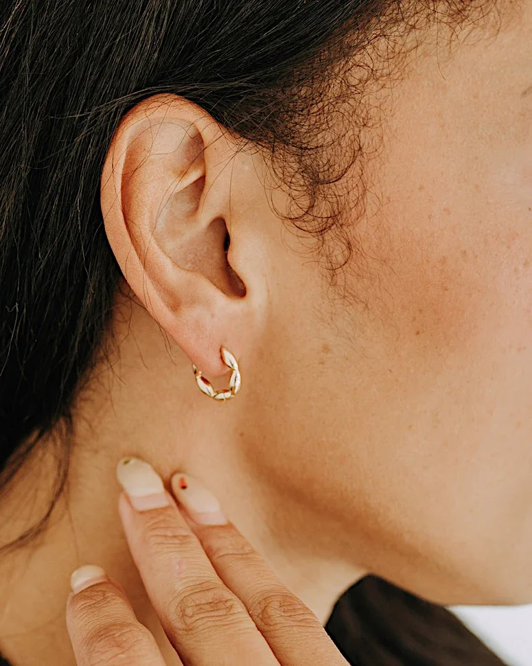 SRC Marquise Huggies 1.webp