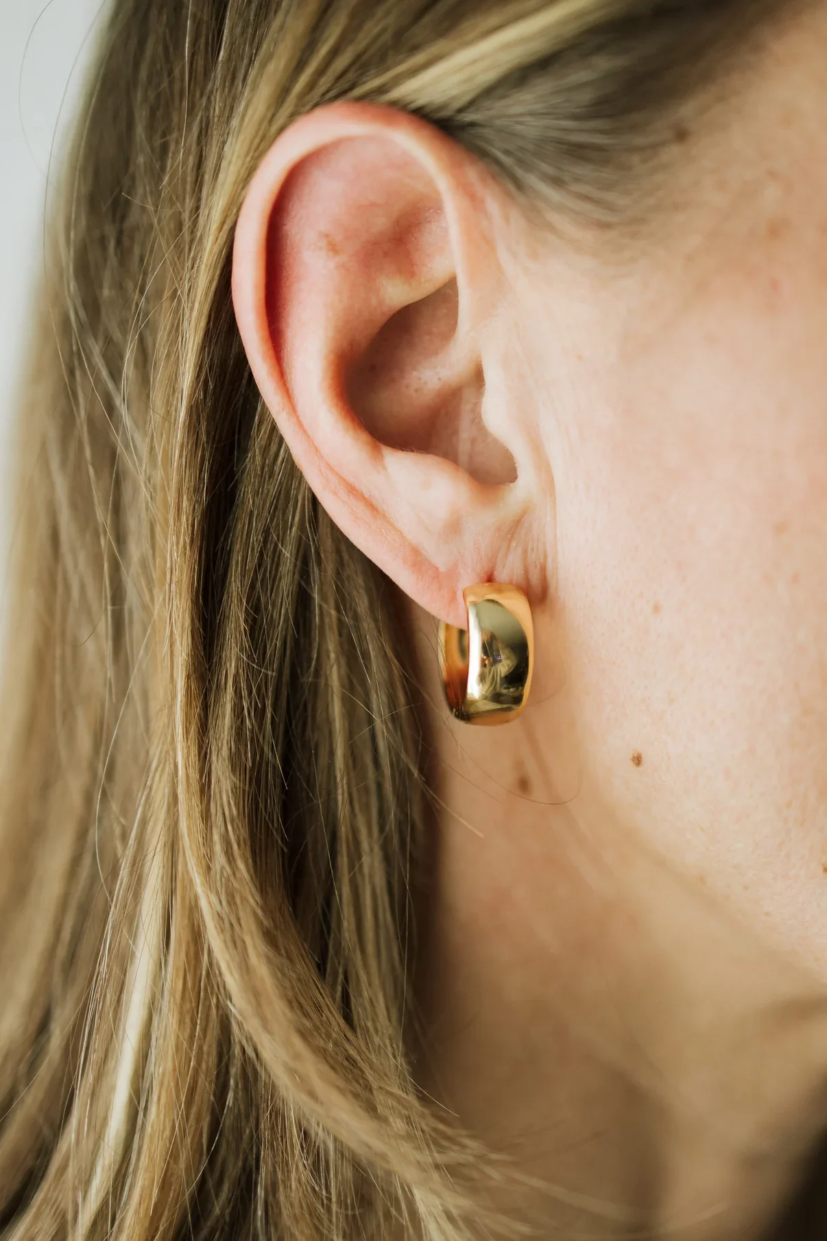 SRC Aura Hoops 1.webp