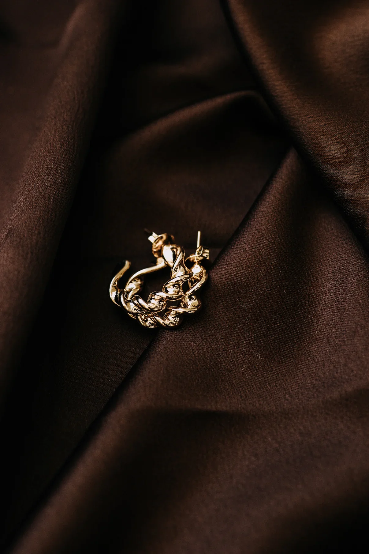 SRC_Ribbon Twist Hoops 7.webp