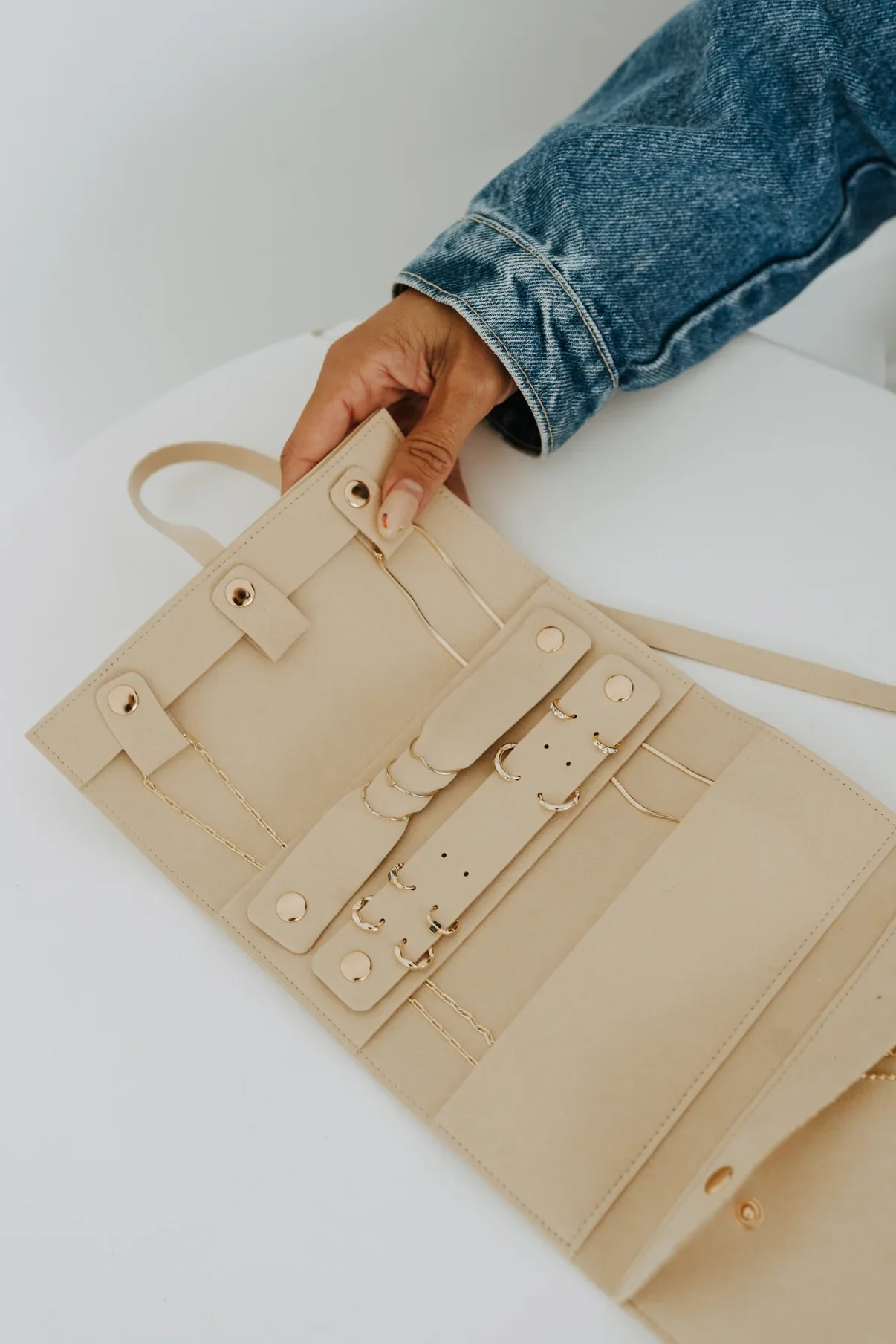 Traveler Jewelry Case 2.webp