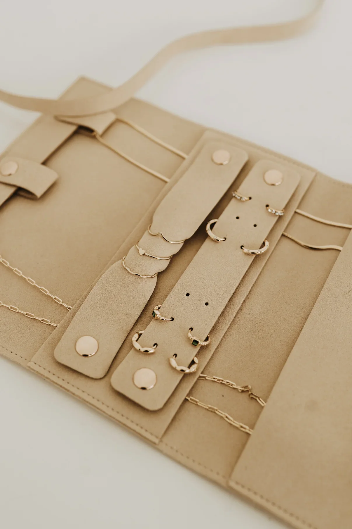 Traveler Jewelry Case 3.webp