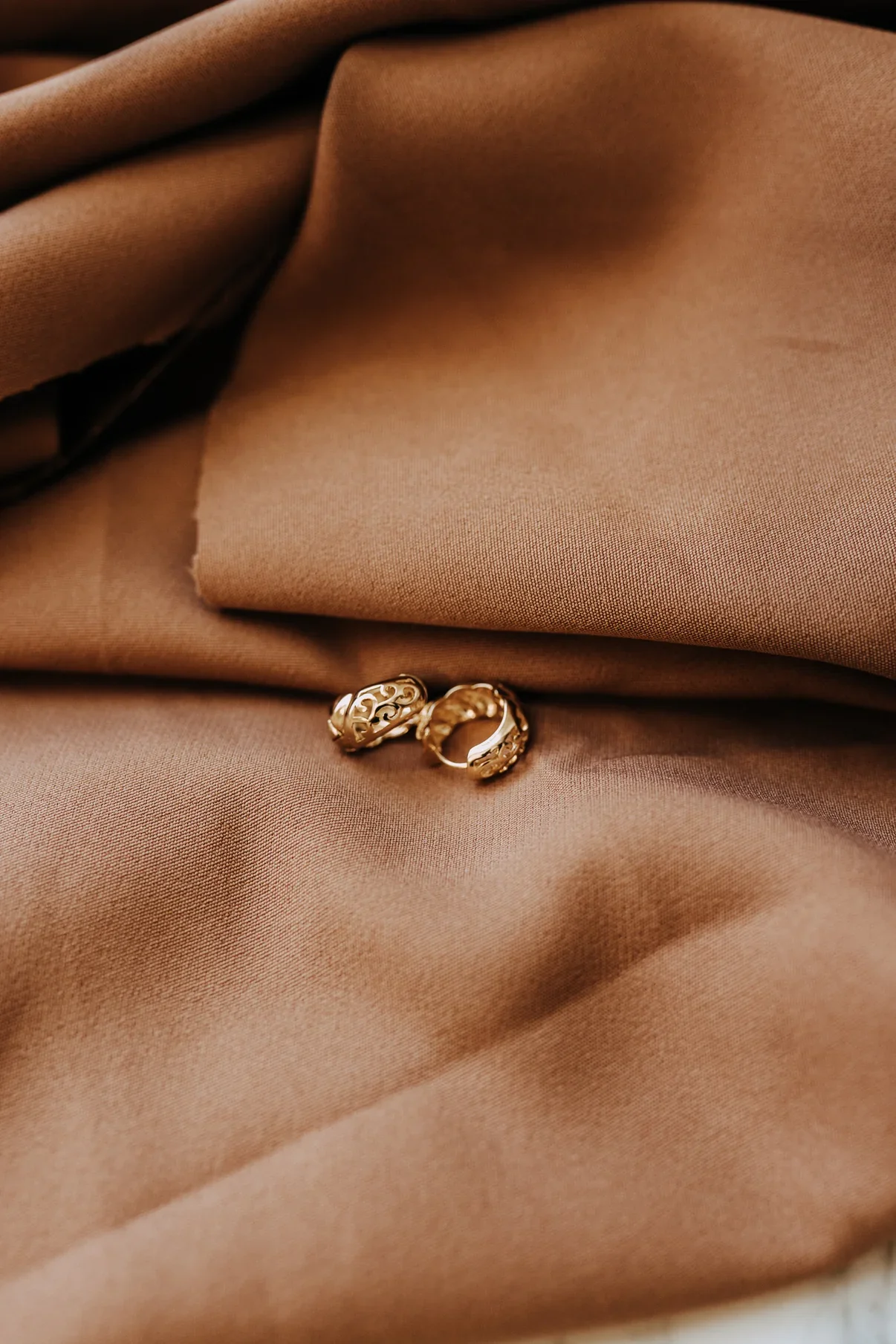 SRC_Baguette Hollow Hoops 2.webp