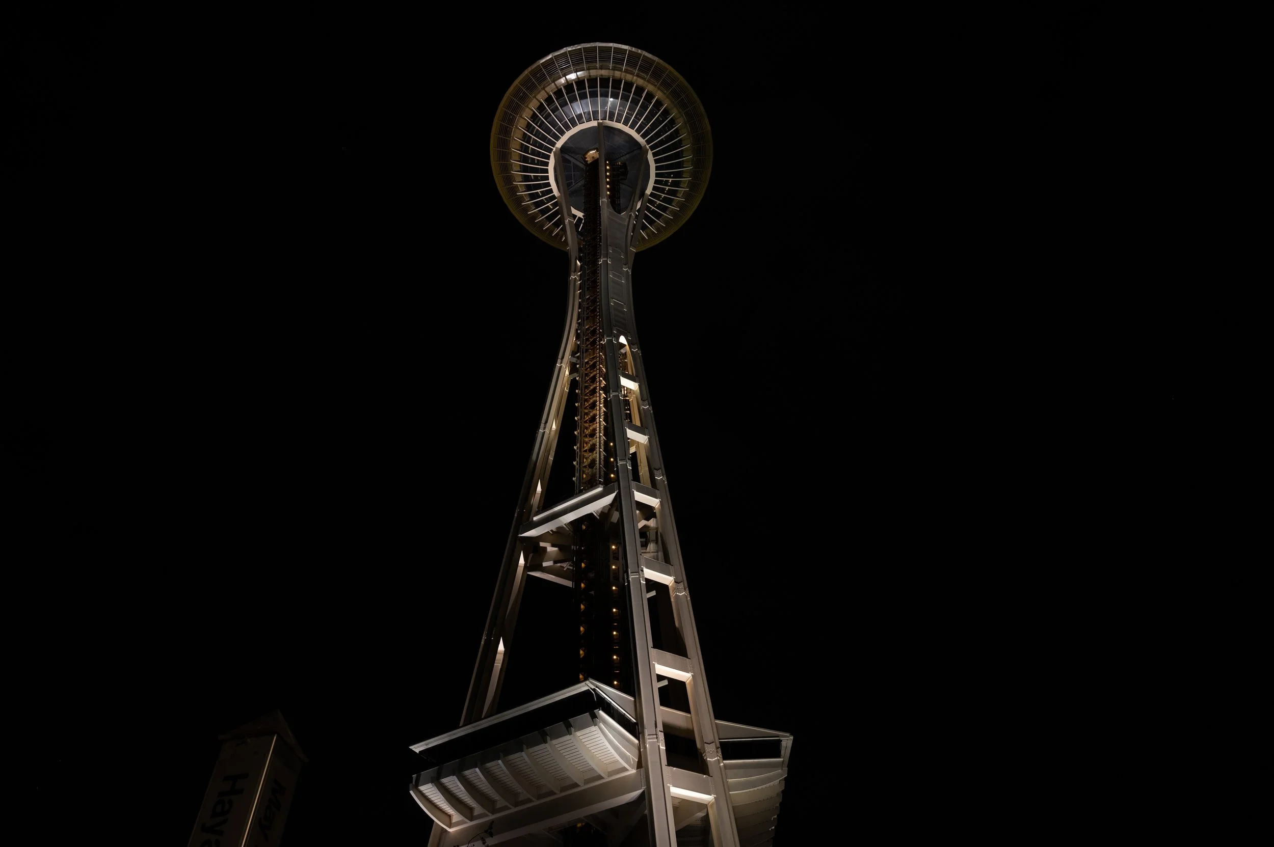 spaceneedle_ISO_250_24mm_f1_8_1_2s.jpg