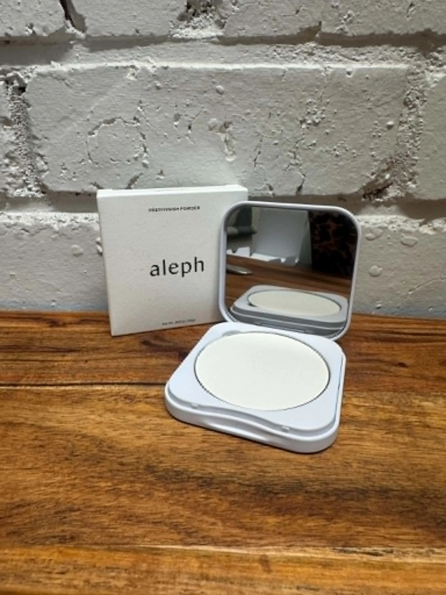 compact poder.jpeg
