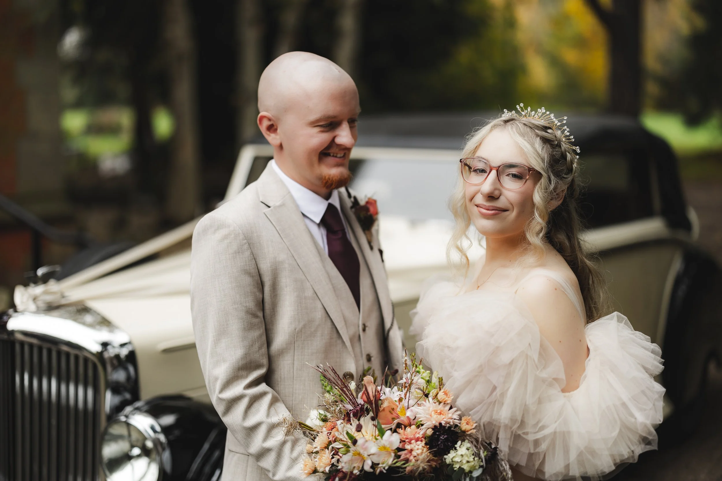 leicestershire-autumn-wedding-newly-married-couple-photograph.jpg