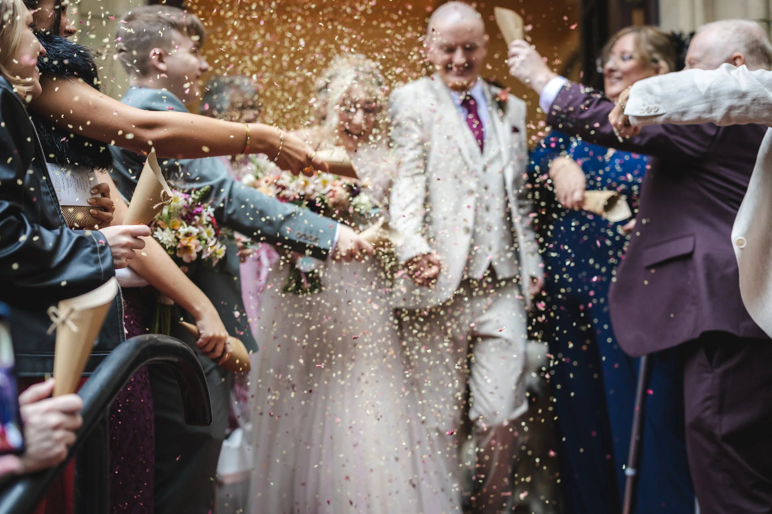 leicestershire-autmn-wedding-confetti-newly-married.jpg