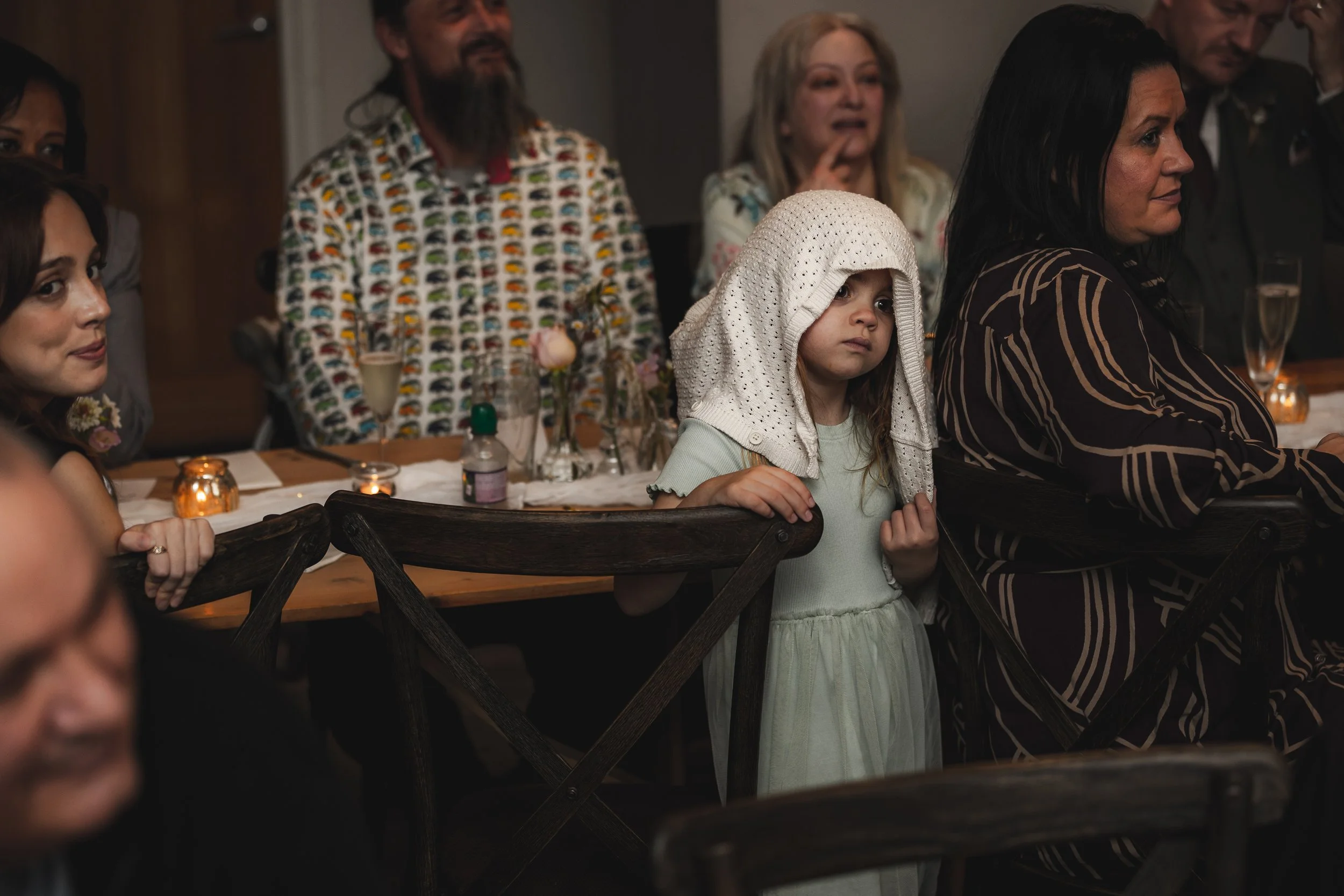 leicestershire-wedding-tired-kid-during-speeches.jpg
