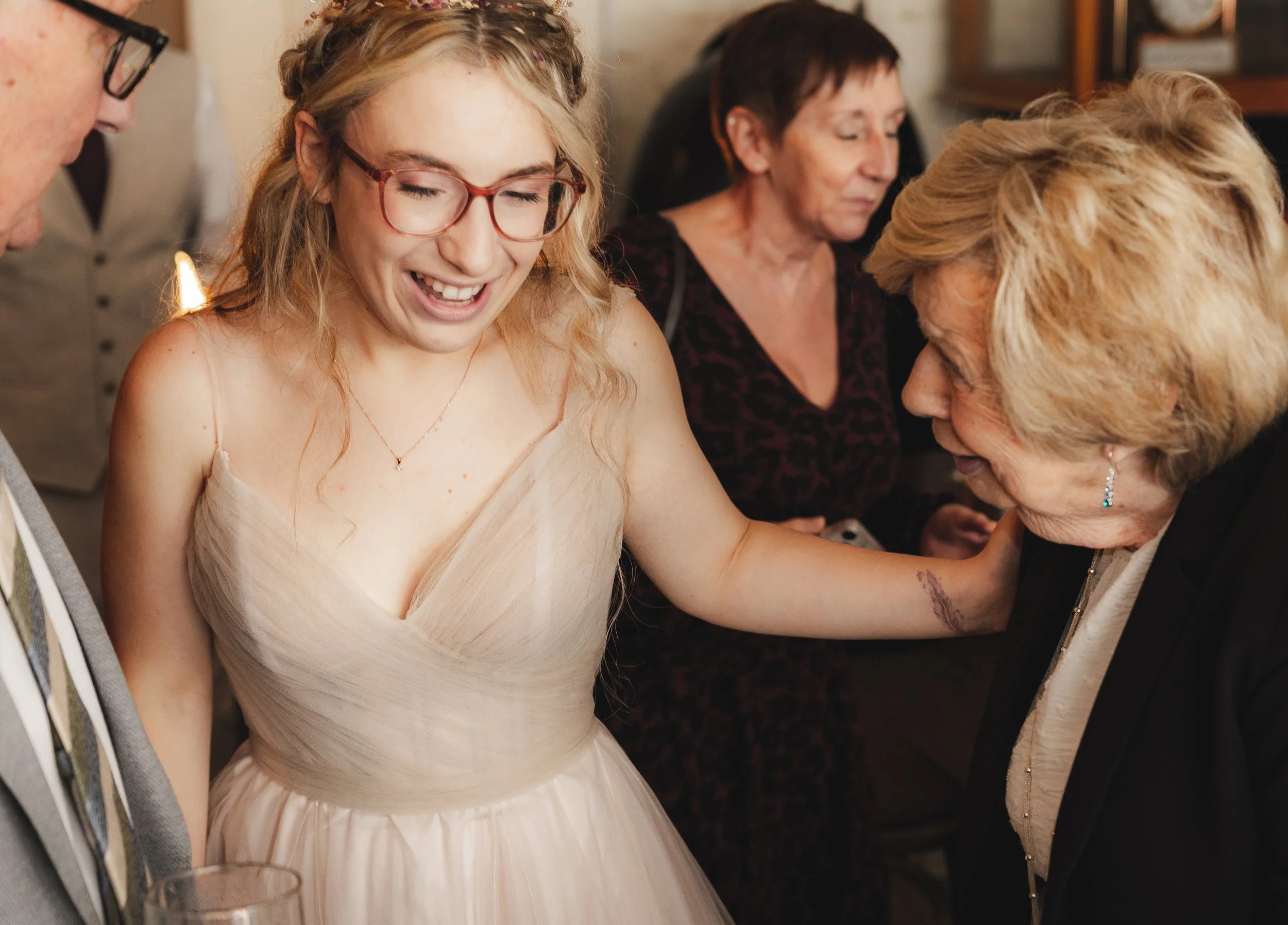 newly-married-bride-mingling-with-her-leicestershire-wedding-guests.jpg