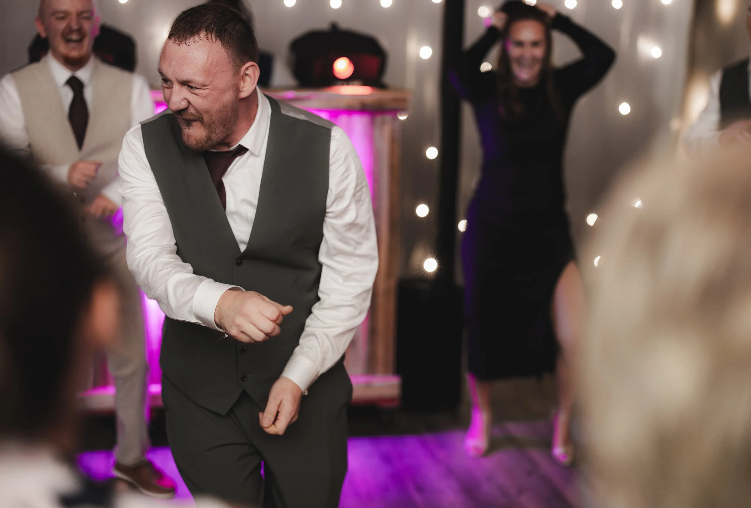 guest-danceing-at -an-autumn-wedding-at-leicestershire.jpg
