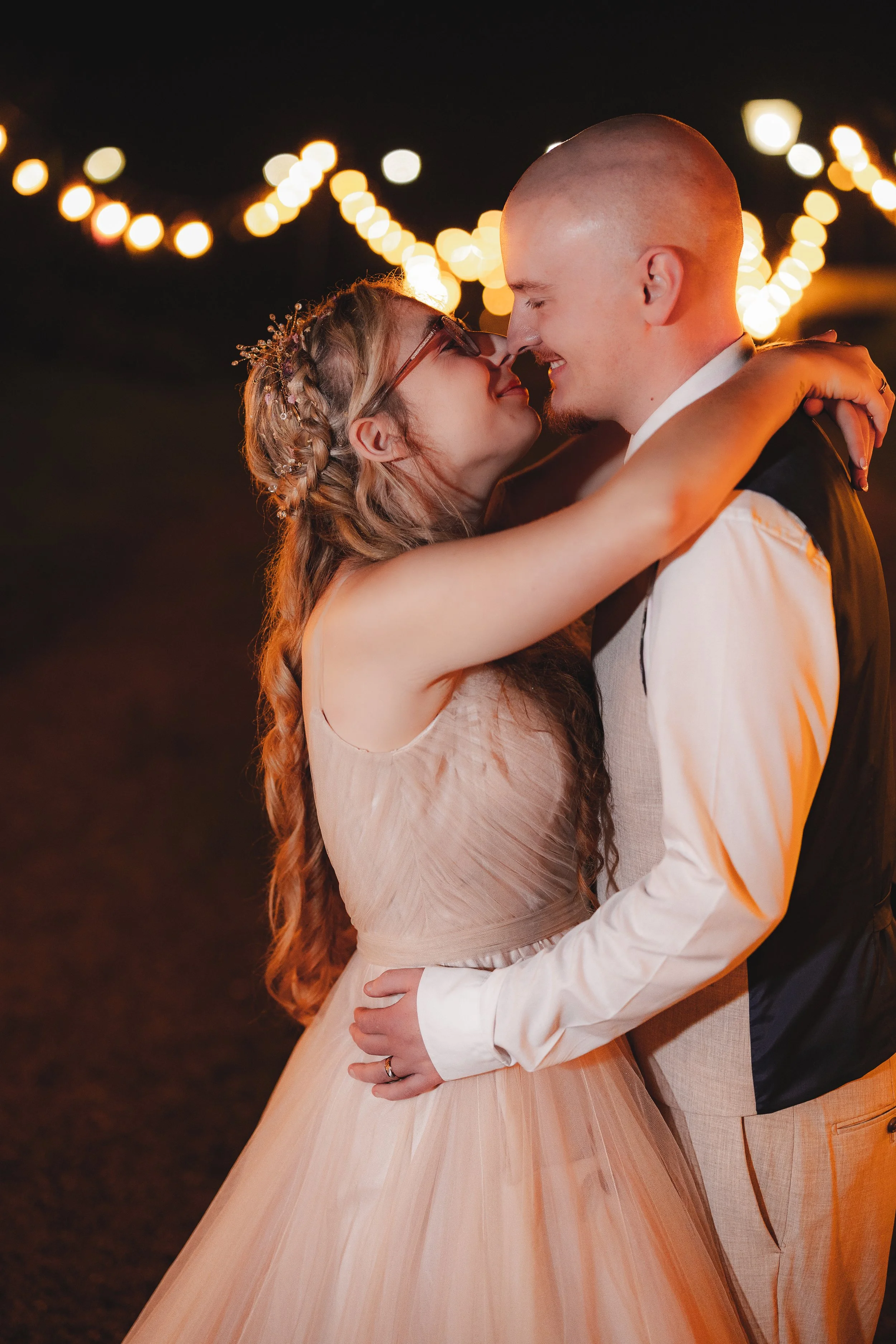 leicestershire-bride-and-groom-under-twinkly-lights-at-their-autumn-wedding.jpg