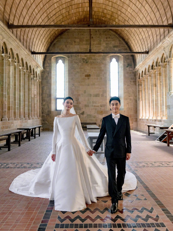 法国豪门大婚揭秘 👑 173公里地狱动线下的“隐形高定”